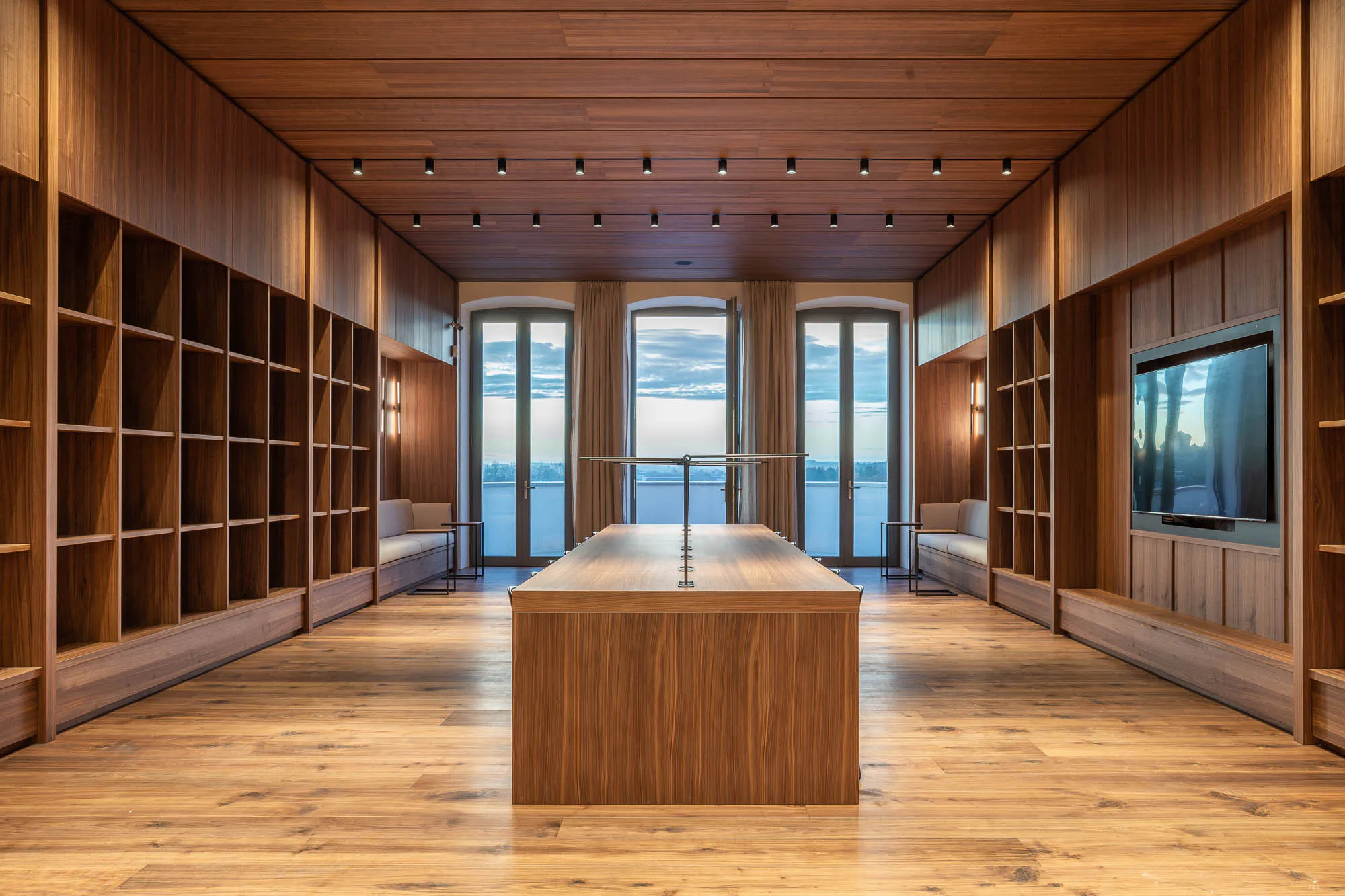 Holzvertäfelter Leseraum der Bibliothek