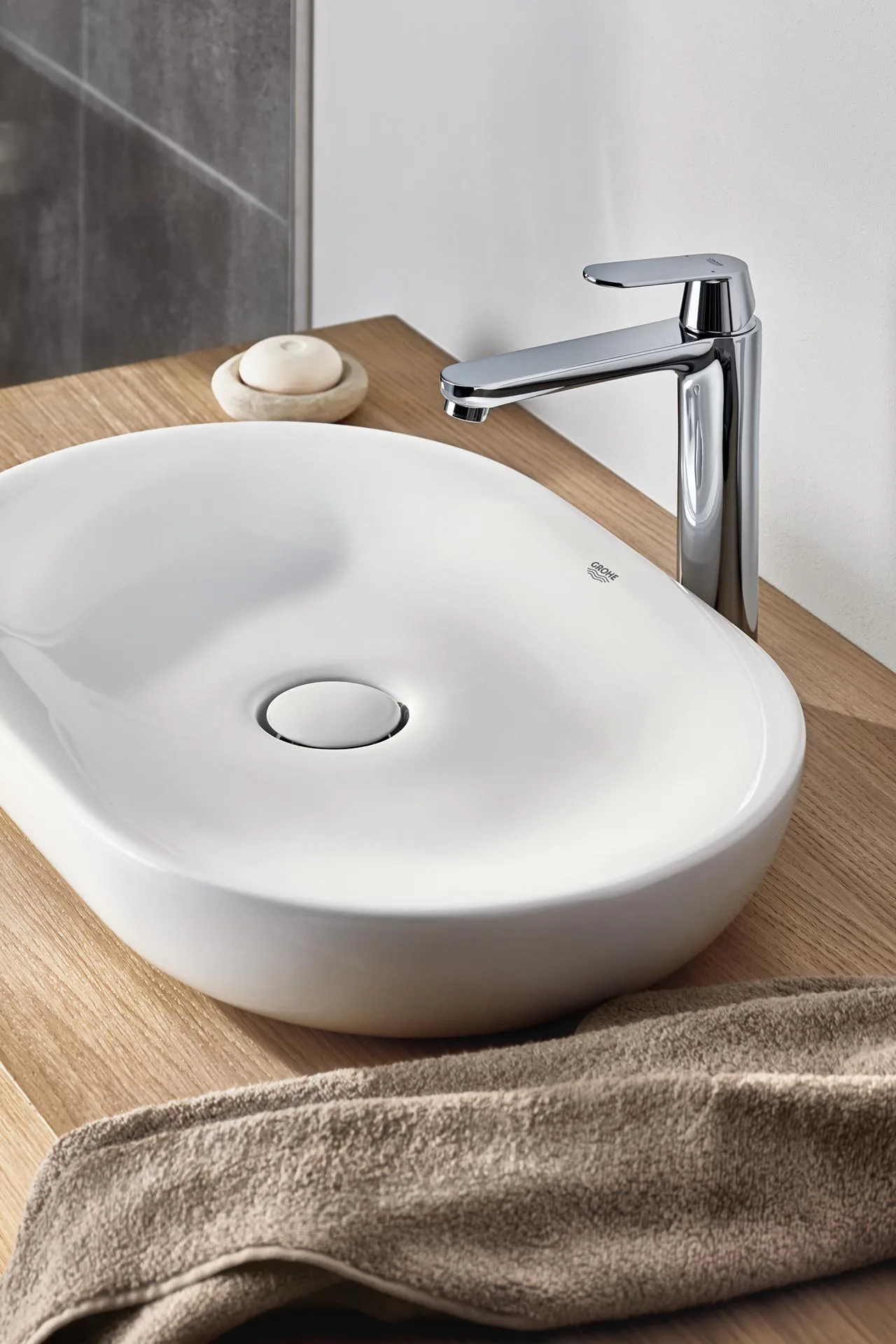 Die Grohe Eurosmart Cosmopolitan glänzt im weltgewandten Design, hier in Größe L.