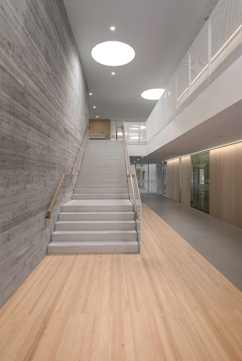 Über eine Treppe ist das Obergeschoss zu erreichen.
