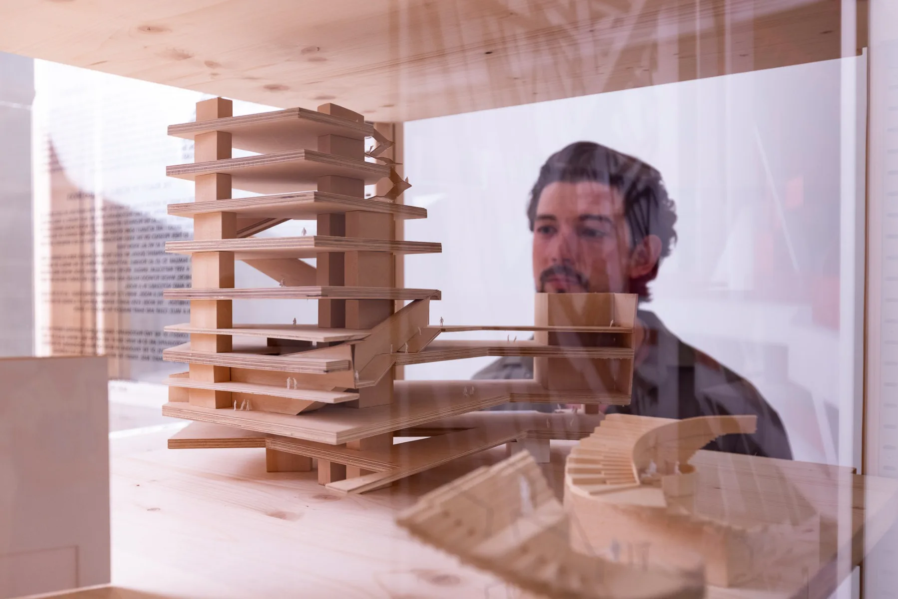 Modelle in verschiedenen Maßstäben in der Ausstellung von Herzog & de Meuron in der Royal Academy of Arts, London. © Royal Academy of Arts, London, Foto: David Parry