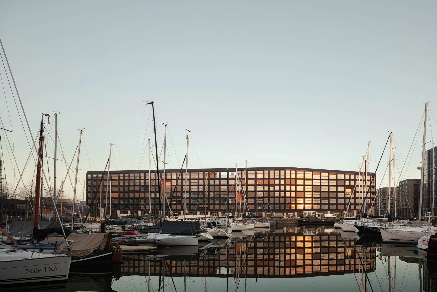 Ein Musterbeispiel für nachhaltiges, gemeinschaftliches Wohnen ist der Wohnungsbau Jonas in Amsterdam.