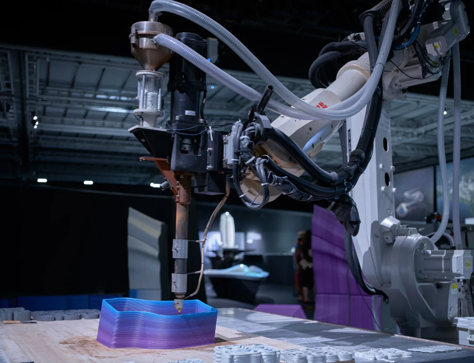 Neue Designtools, wie Robotik, 3D-Druck und künstliche Intelligenz werden in der Ausstellung präsentiert. Zaha Hadid Architects