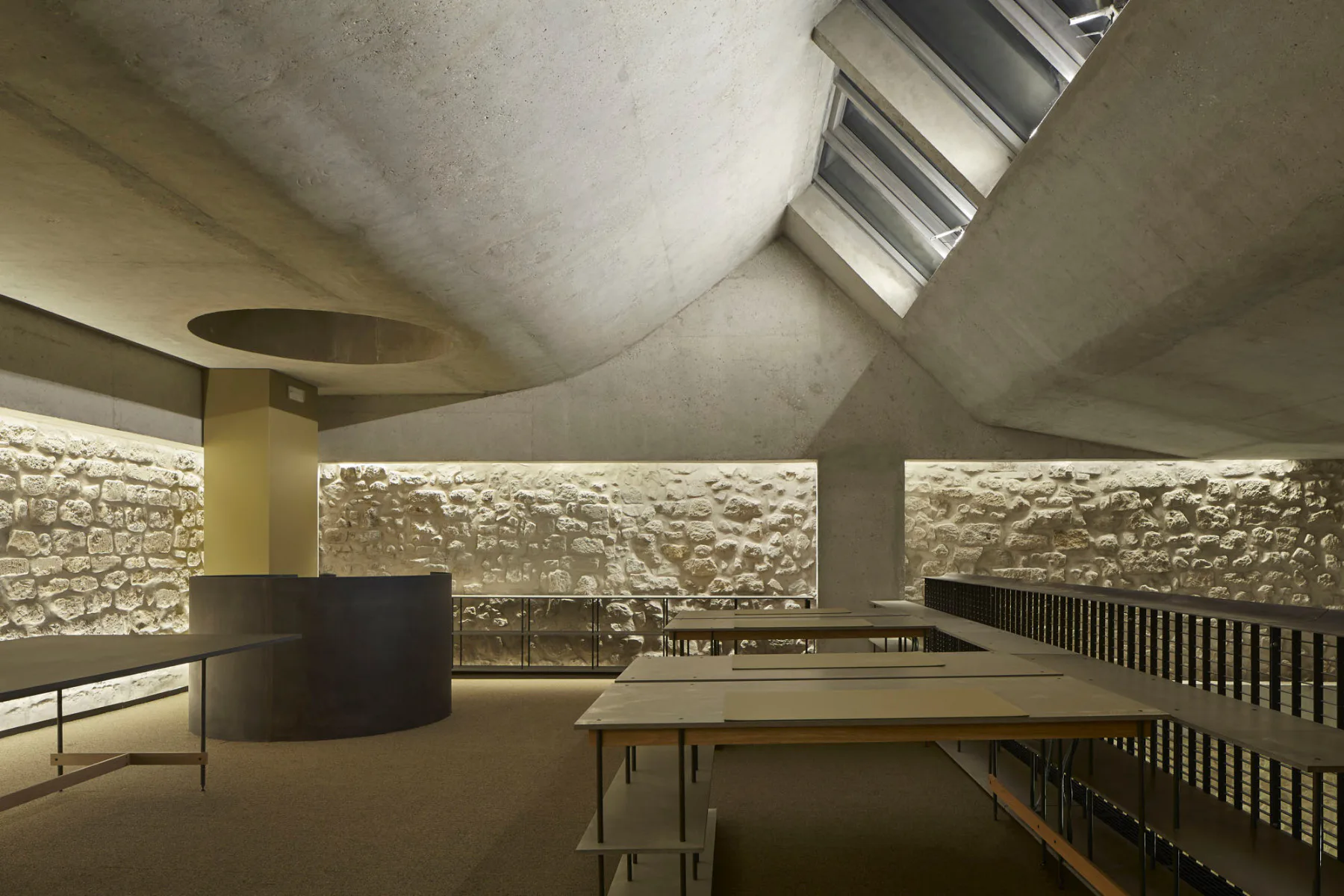 Mixed Use-Gebäude mit offenen Raumlandschaften in Paris