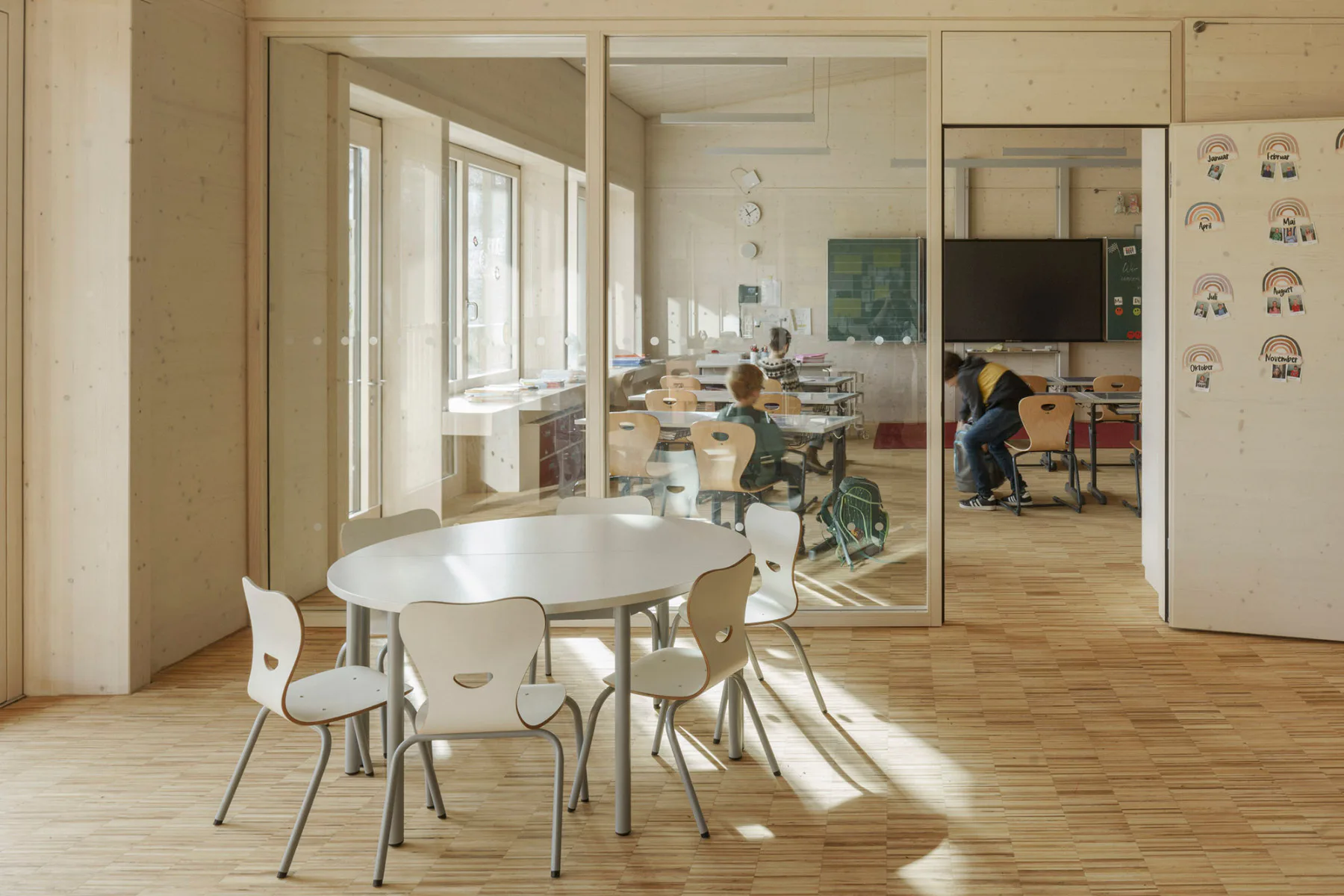 Klassenzimmer mit Multifunktionsraum