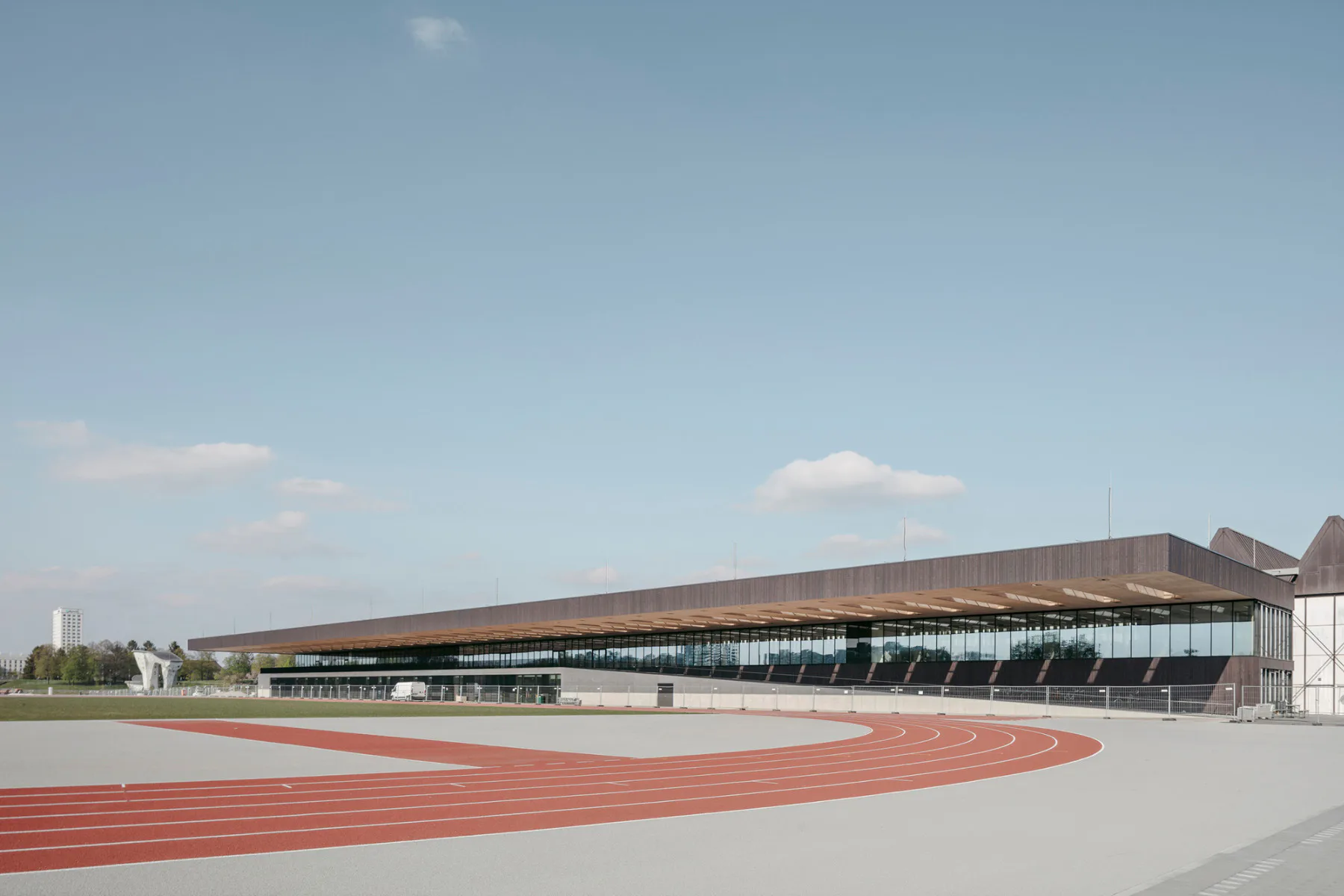TUM Campus im Olympiapark München von Dietrich-Untertrifaller Architekten