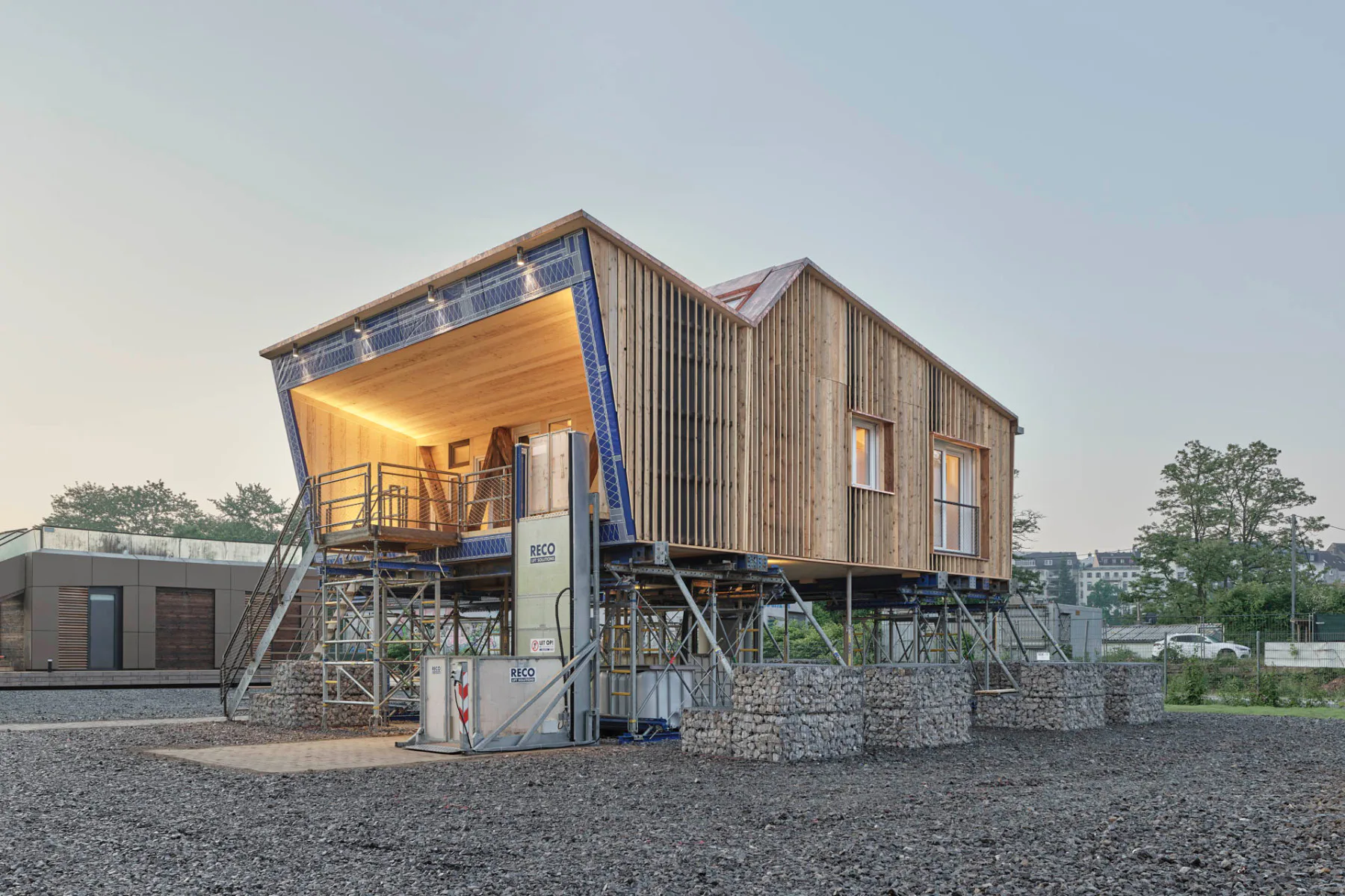 RoofKIT ist das Siegerprojekt des Solar Decathlon Wettbewerbs 2022, dem größten Architekturwettbewerb für Hochschulen weltweit.