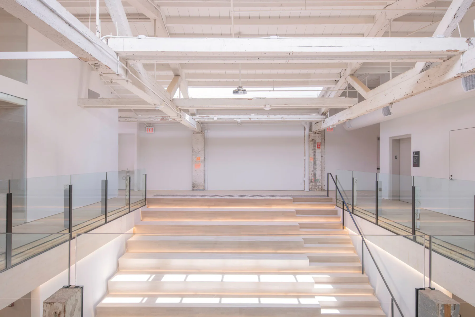 Atrium mit Sitzstufen