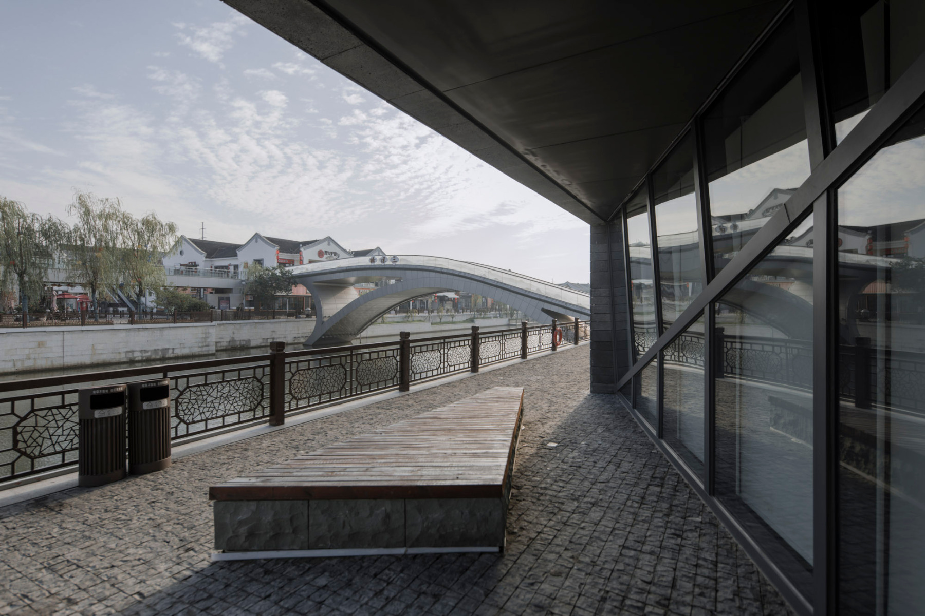 Die Dachterrasse steht auch Besucherinnen ohne Eintrittskarte rund um die Uhr offen.