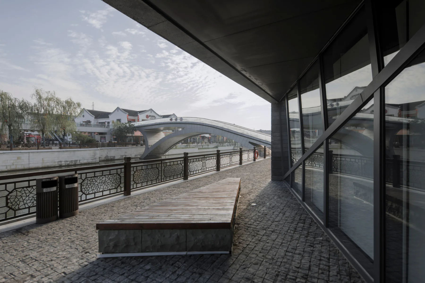 Die Dachterrasse steht auch Besucherinnen ohne Eintrittskarte rund um die Uhr offen.