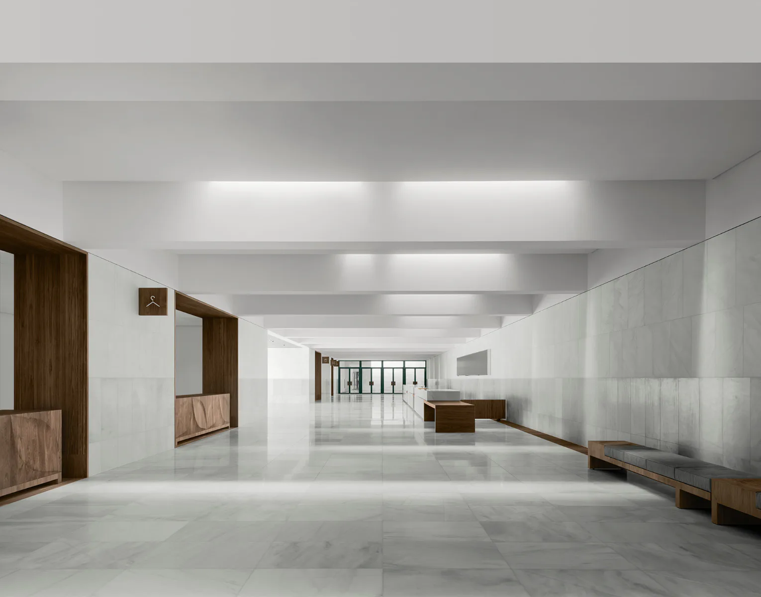 Großes Foyer mit Garderobe