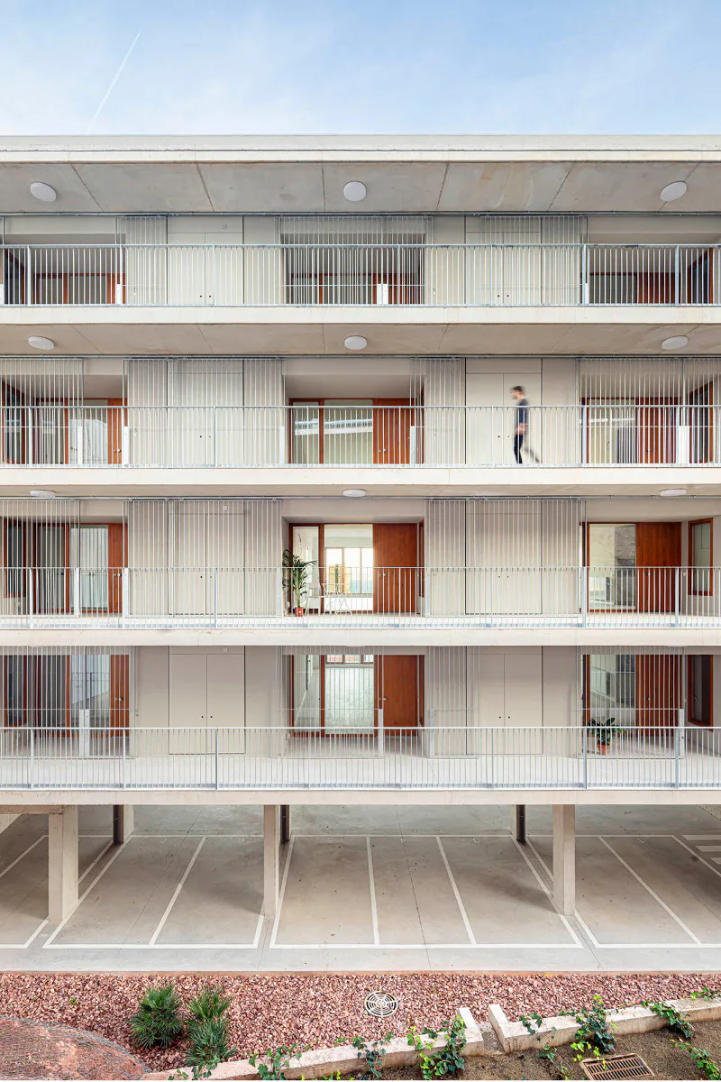 Ansicht der Fassade mit Laubengängen