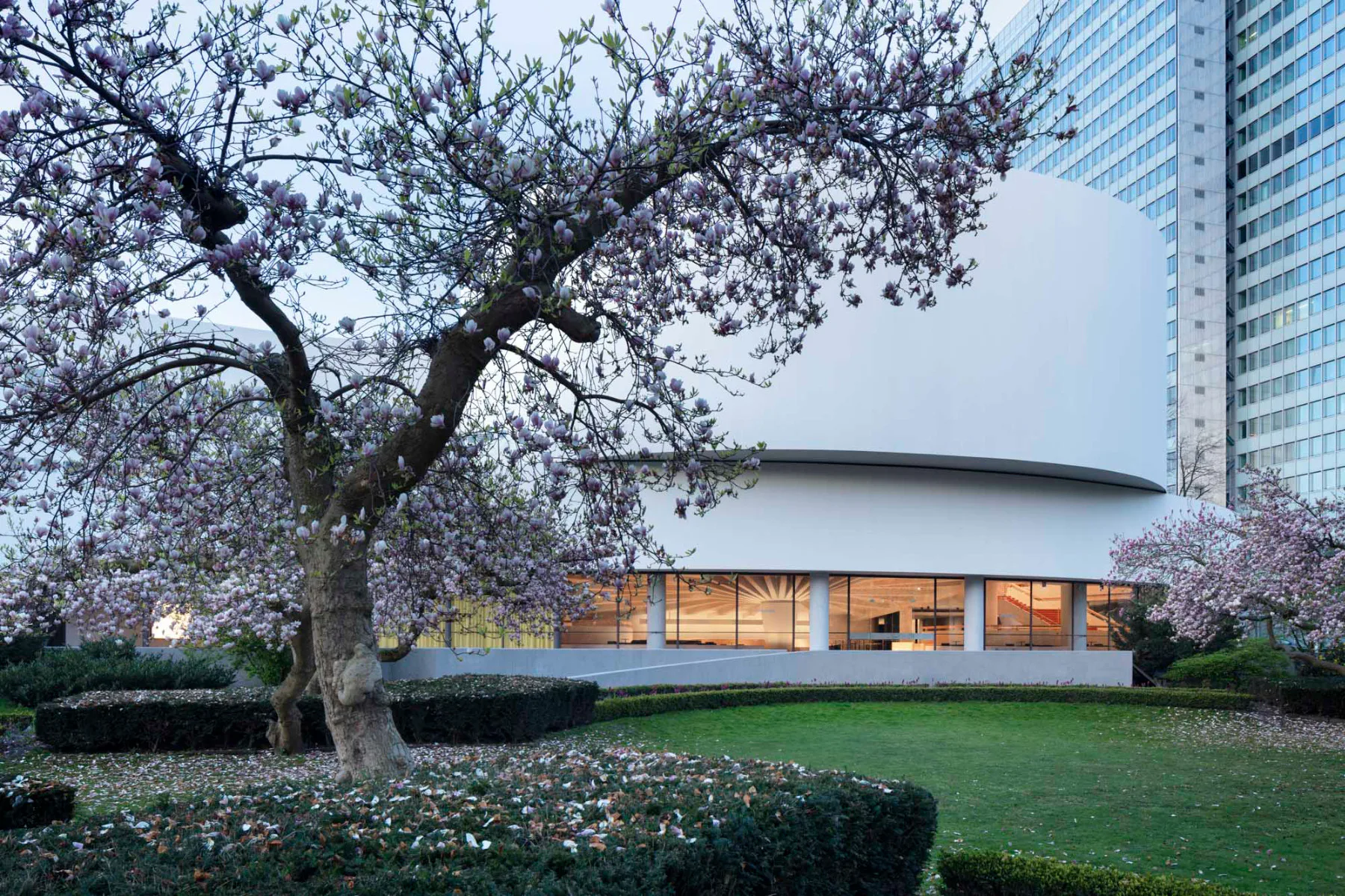 Außenanlage des Düsseldorfer Schauspielhauses