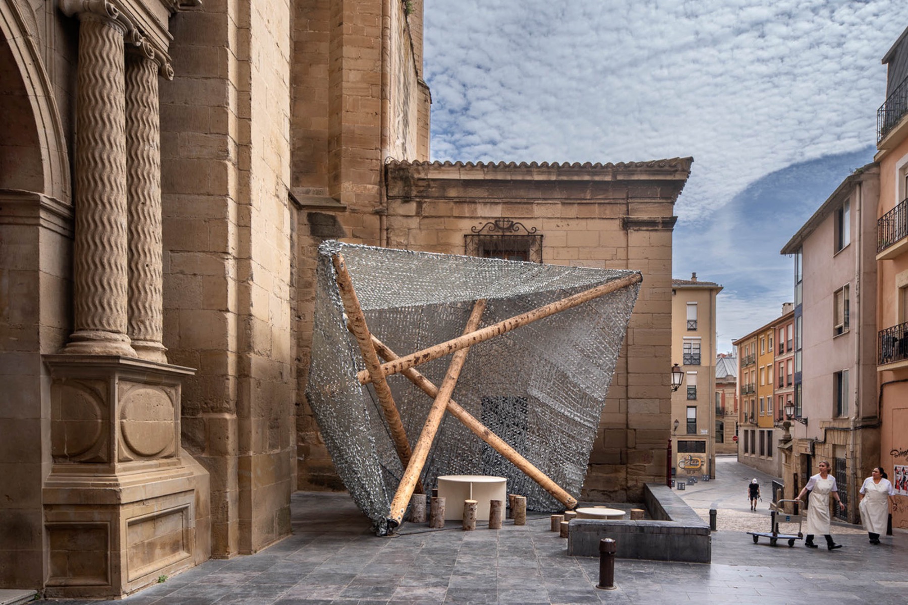 Holz-Installation in Spanien von Barkow Leibinger