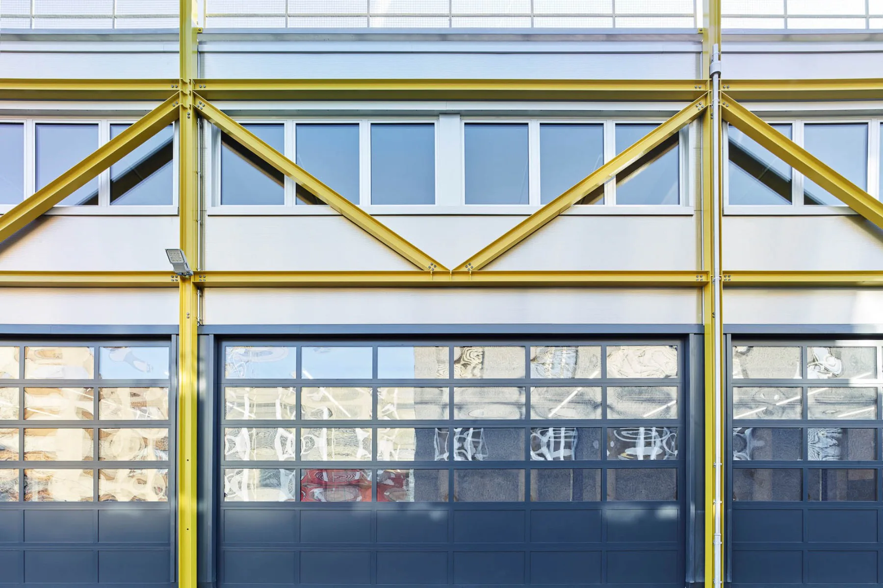 Fassade des neuen Werkhofs für das Unternehmen Energie Opfikon