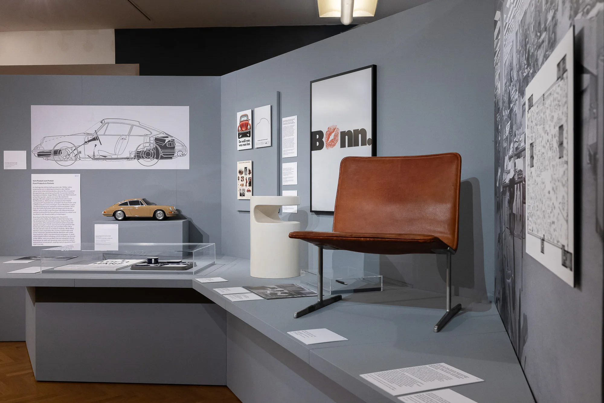 Blick in die Ausstellung „Deutsches Design 1949­-1989. Zwei Länder, eine Geschichte“