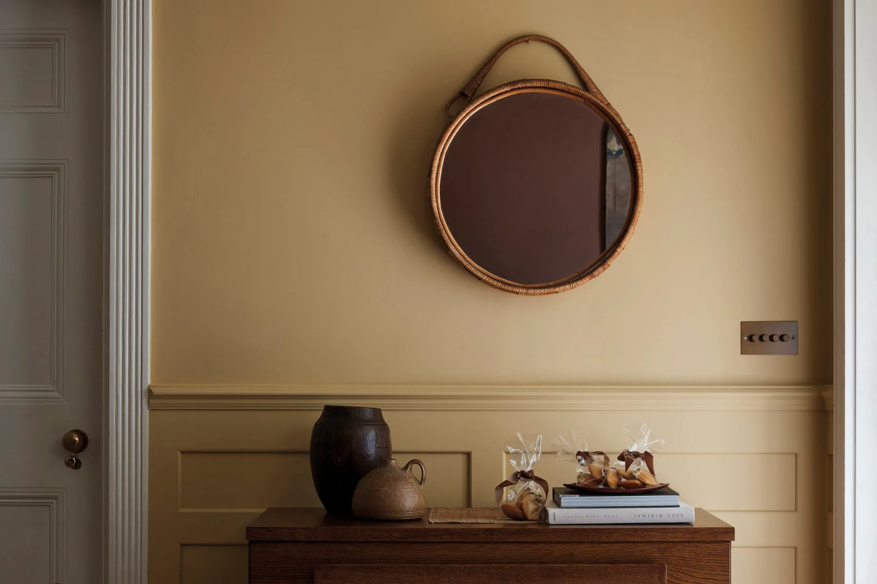 Farbton: Madeleine 338. Linen Wash 33. Portland Stone 77.