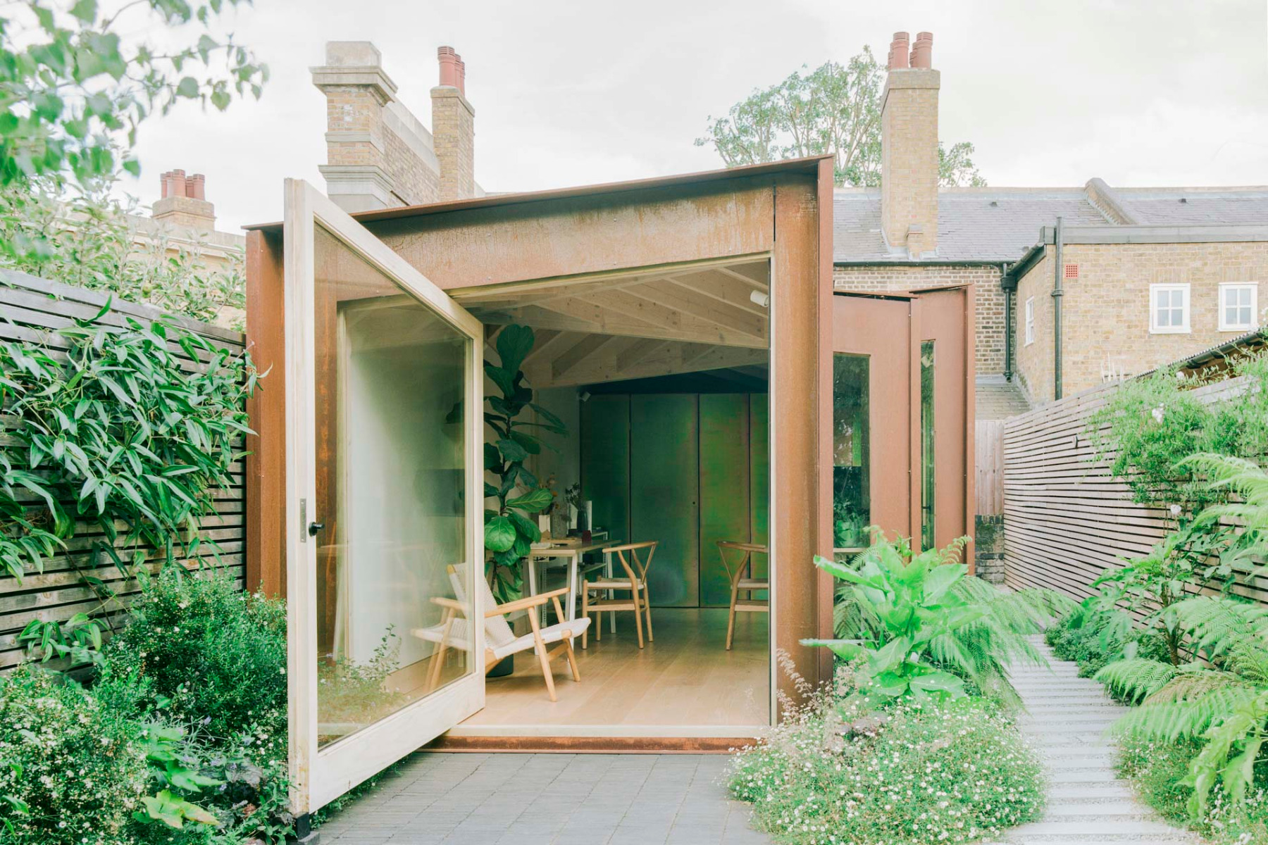 Garden Studio in London von ByOthers