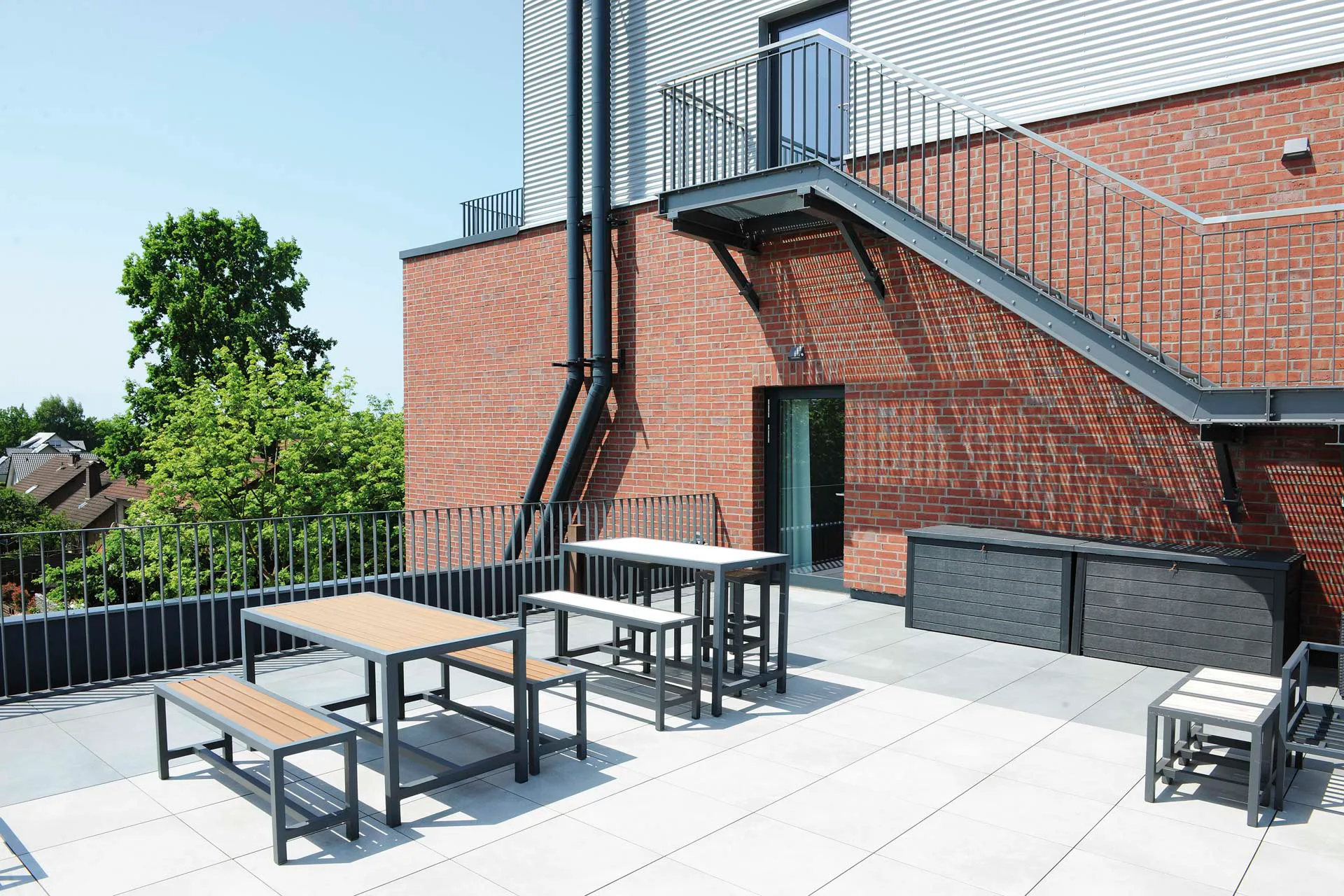 Weitere Dachterrasse auf einem tiefergelegenen Gebäudeteil