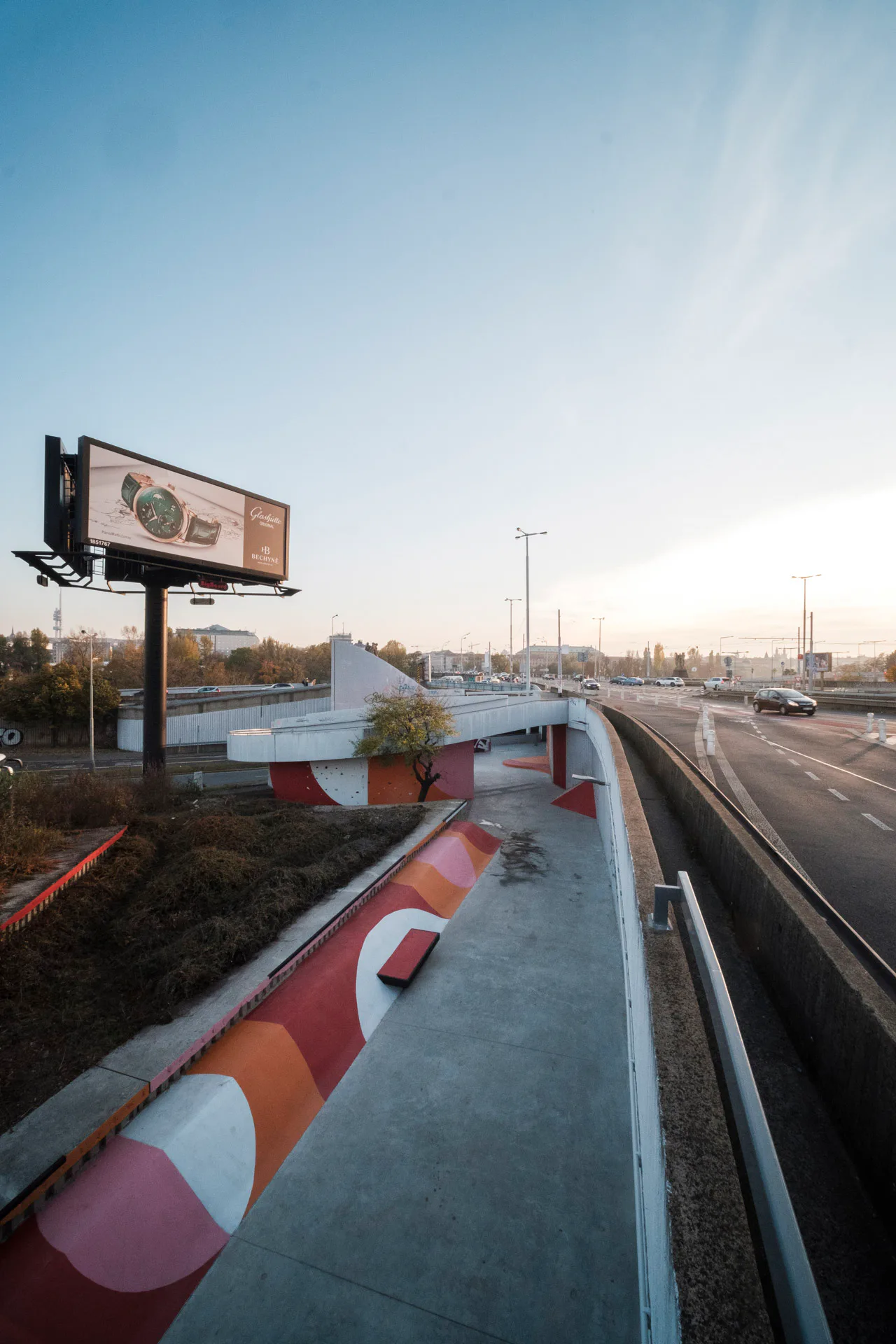 Die Streetsportanlage befindet sich am turbulenten Verkehrsknoten in Prag.