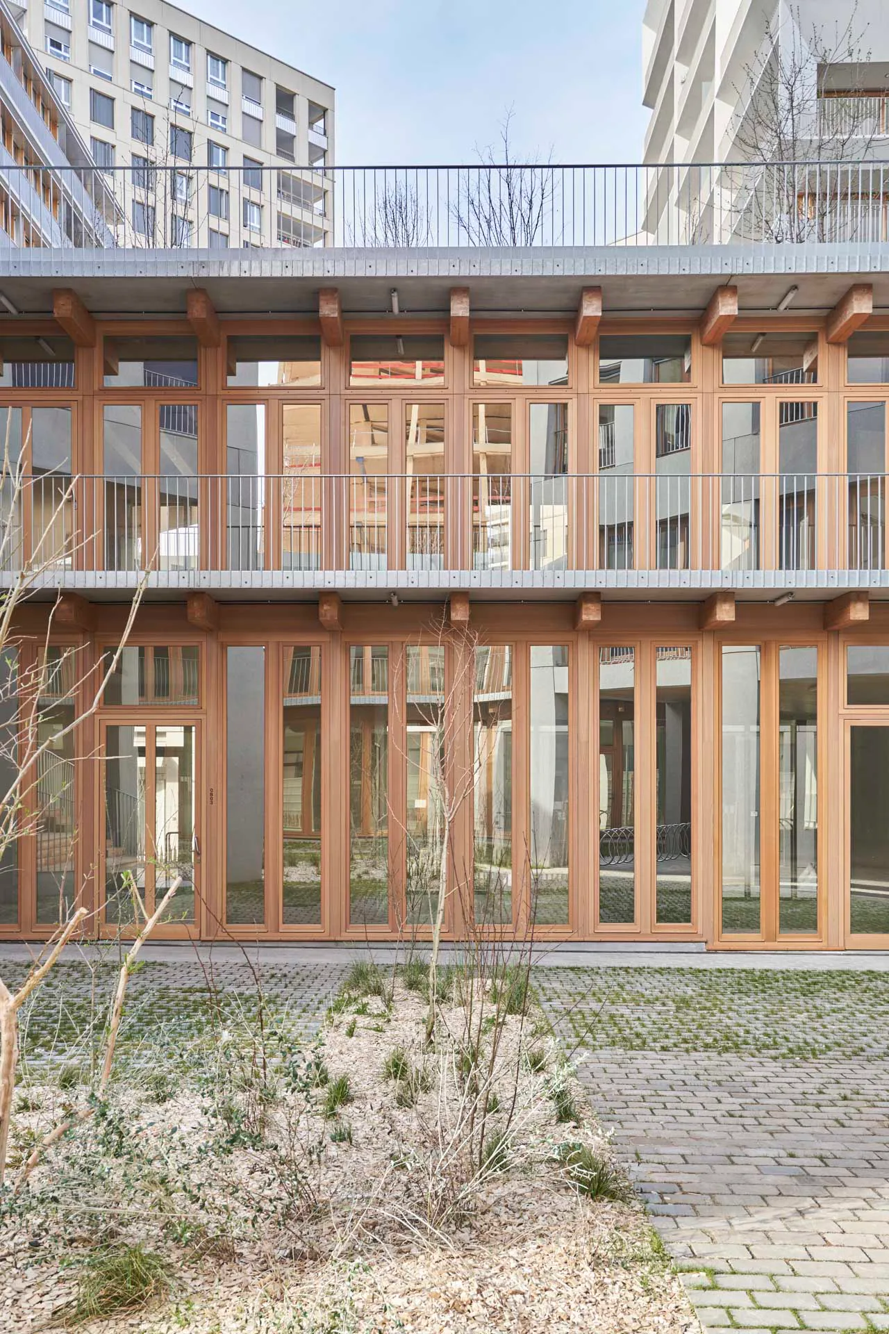 Das niedrige Hochhaus basiert auf einer Holz-Hybridkonstruktion