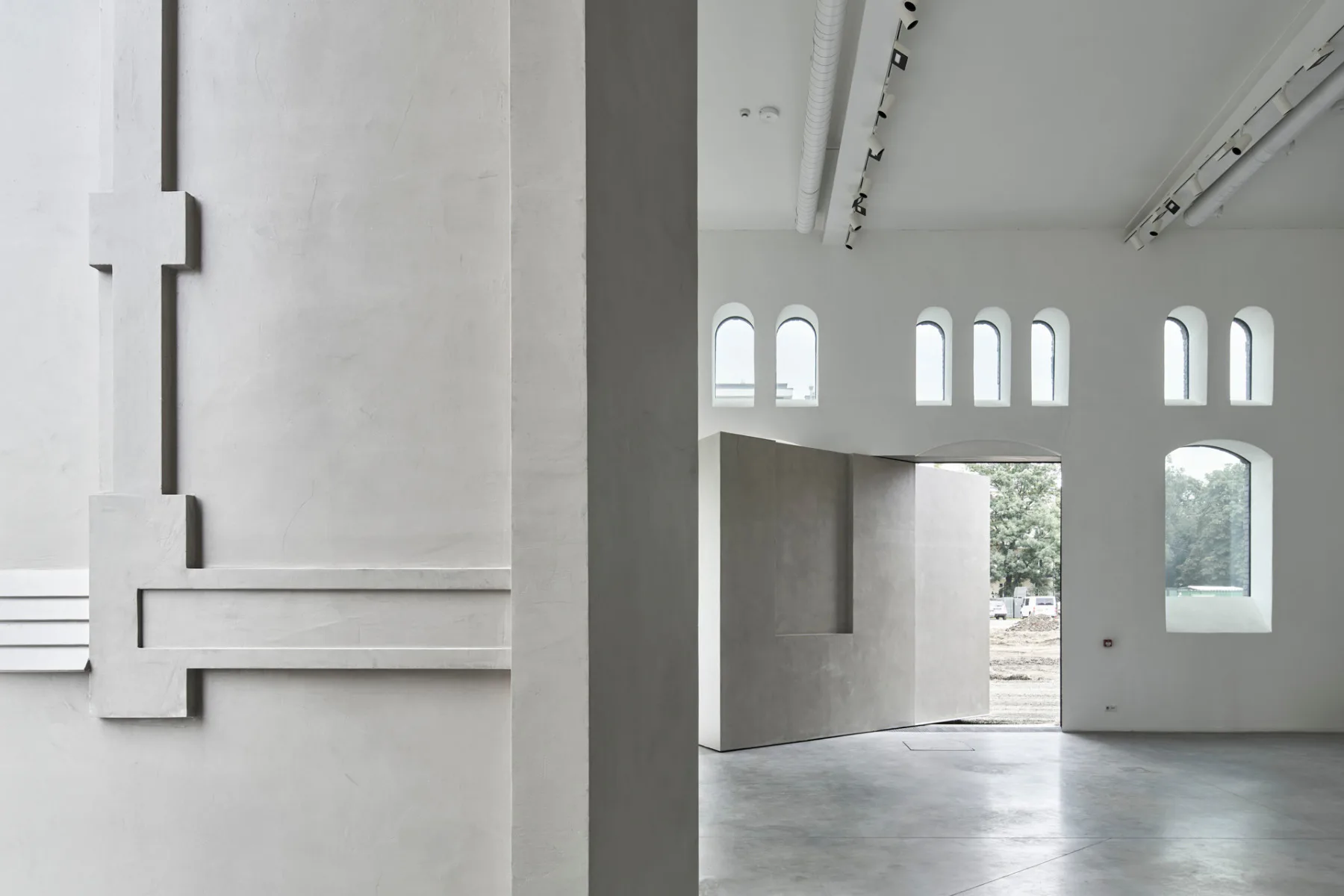 Drehbare Wände erweitern die Ausstellungsfläche nach draußen.