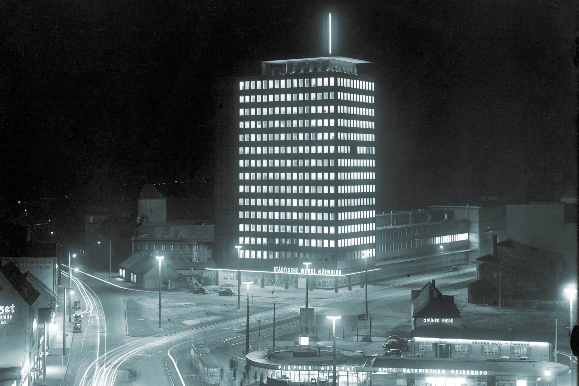 Das Plärrerhochhaus, Nürnberg in den 1950er-Jahren.