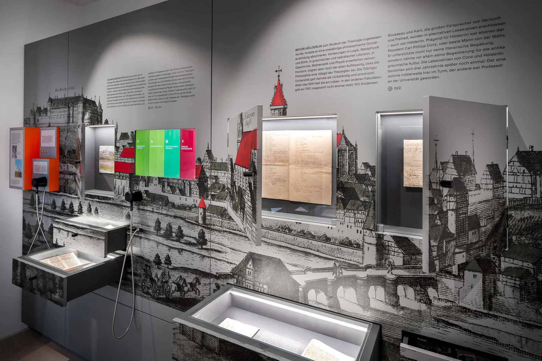 Museumsgäste sind zum aktiven Erkunden der Museumsexponate eingeladen.