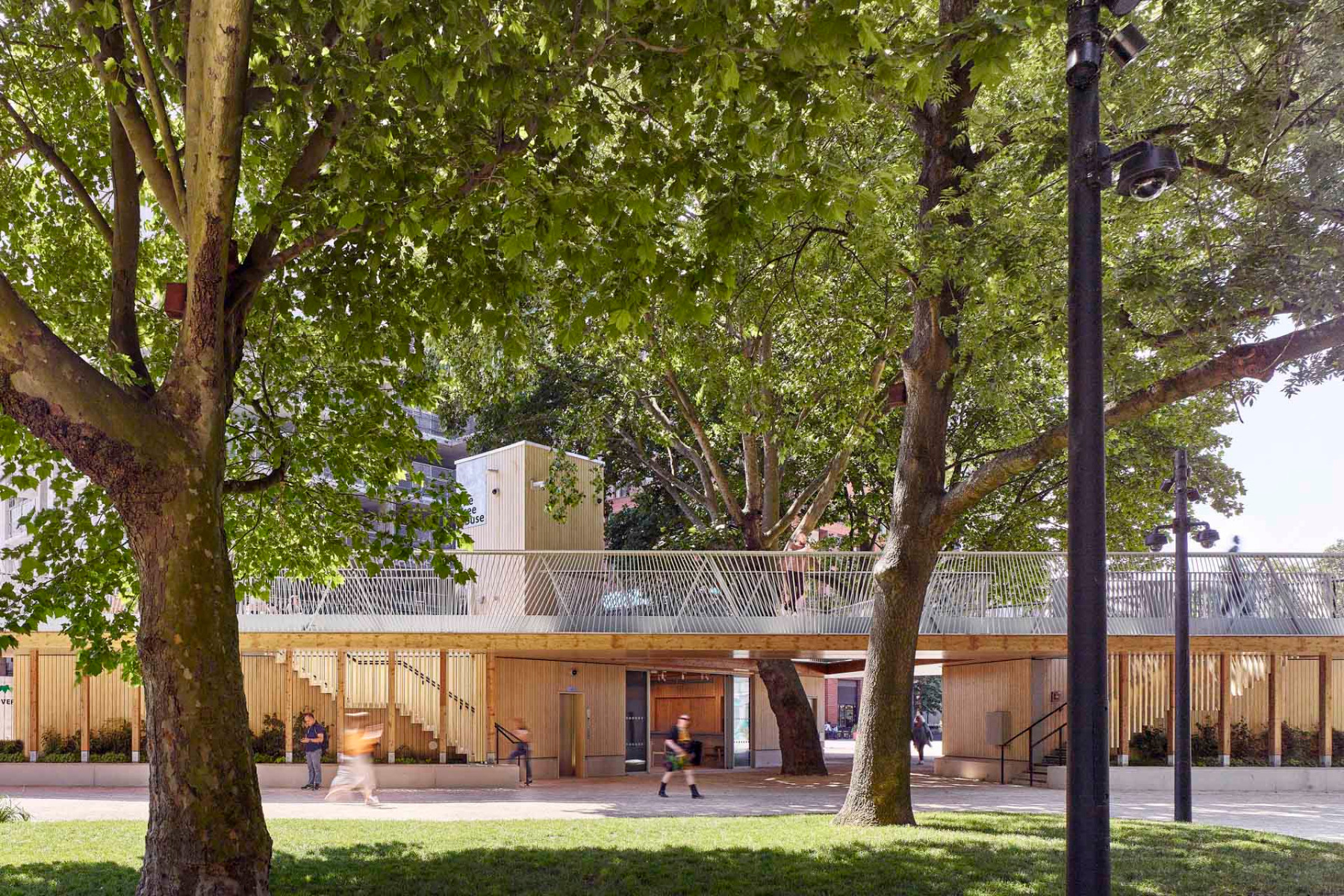 Tree House in London von Bell Phillips Architects