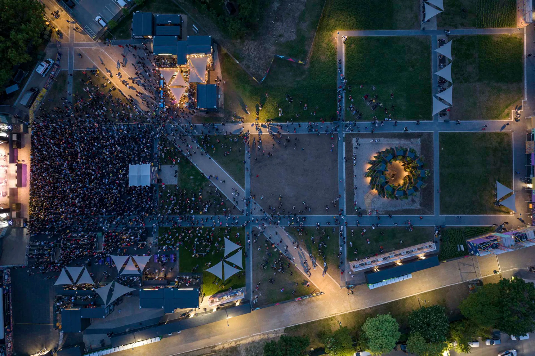 Der „Garden of Communities“ symbolisiert dabei die kulturelle Vielfalt und Einheit der 116 teilnehmenden, ungarischen Gemeinden.