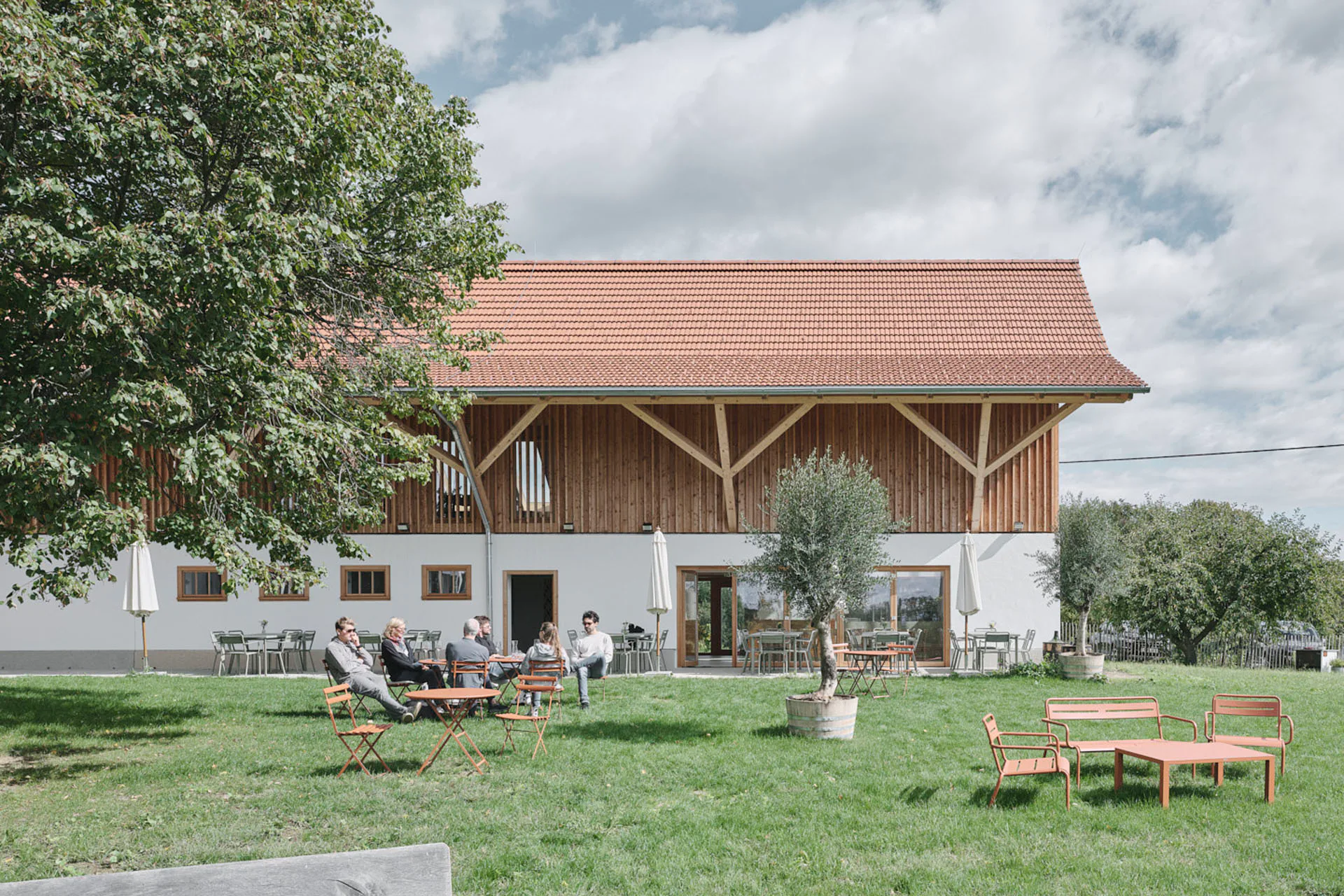 Der Weinbaubetrieb mit rekonstruiertem Vordach
