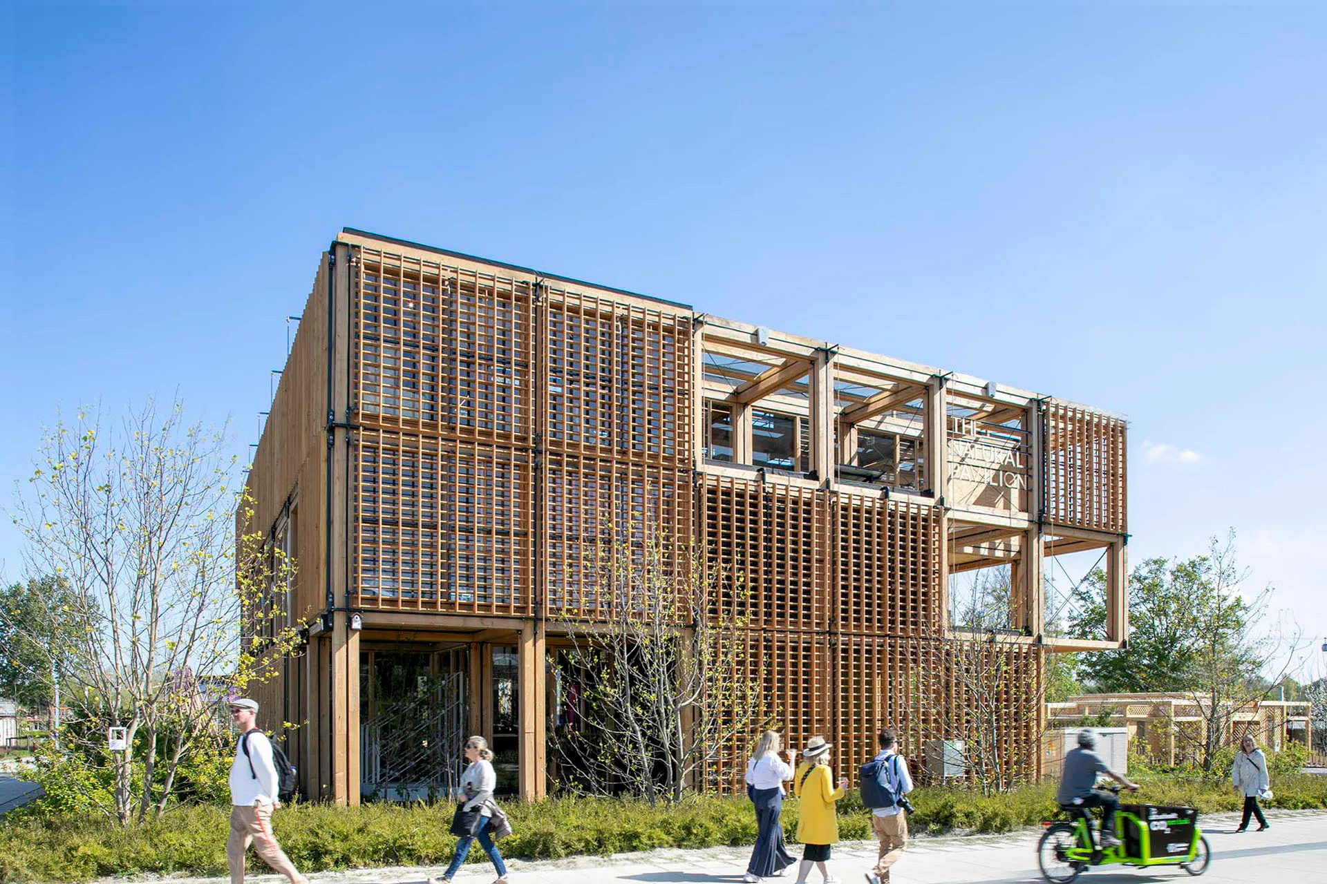 Dreistöckiger Recycling-Pavilion in Almere von DP6 Architectuurstudio
