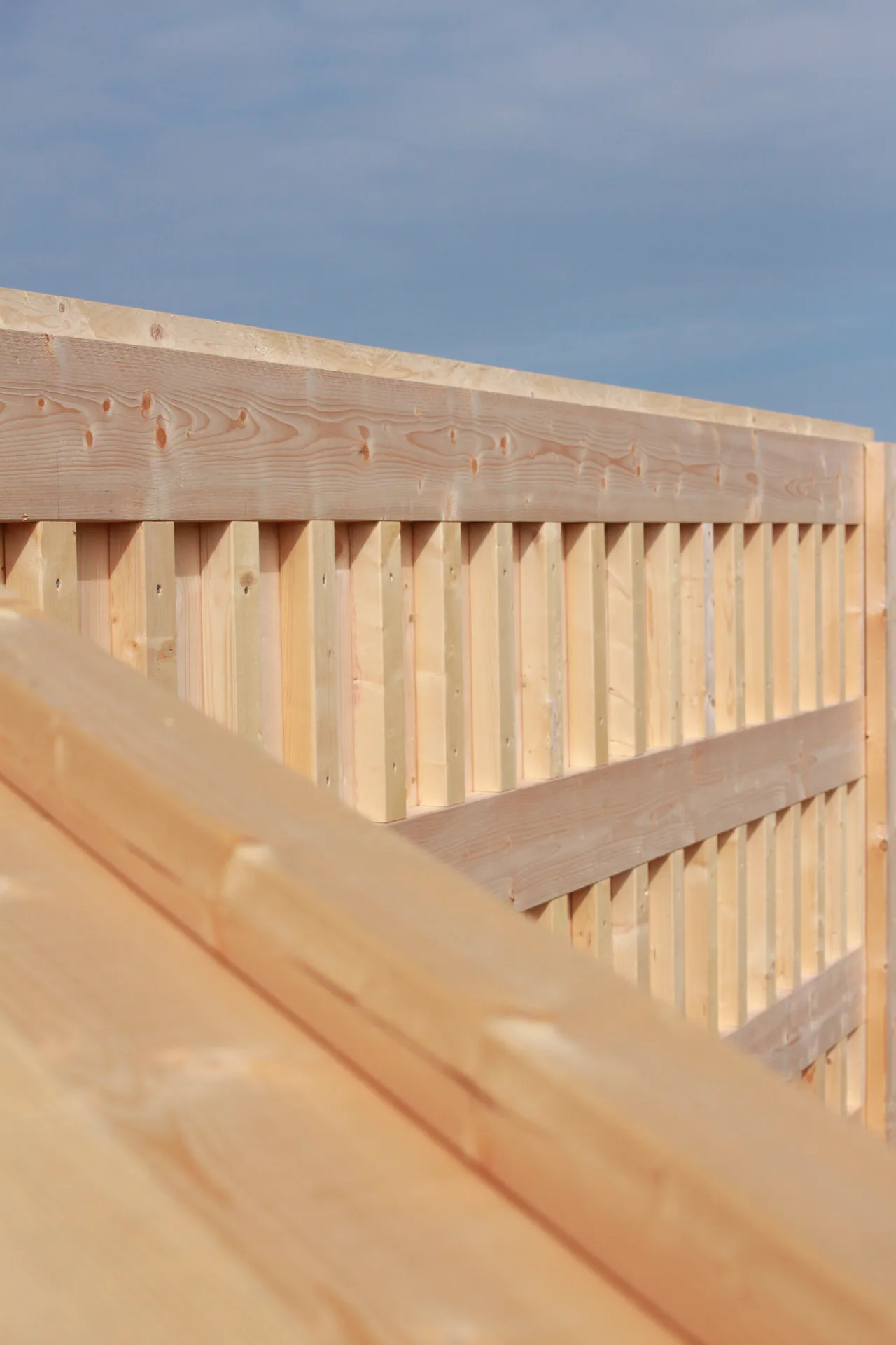 Für die gesamte Konstruktion verwendeten die Architekten nur zwei unterschiedliche Holzquerschnitte.