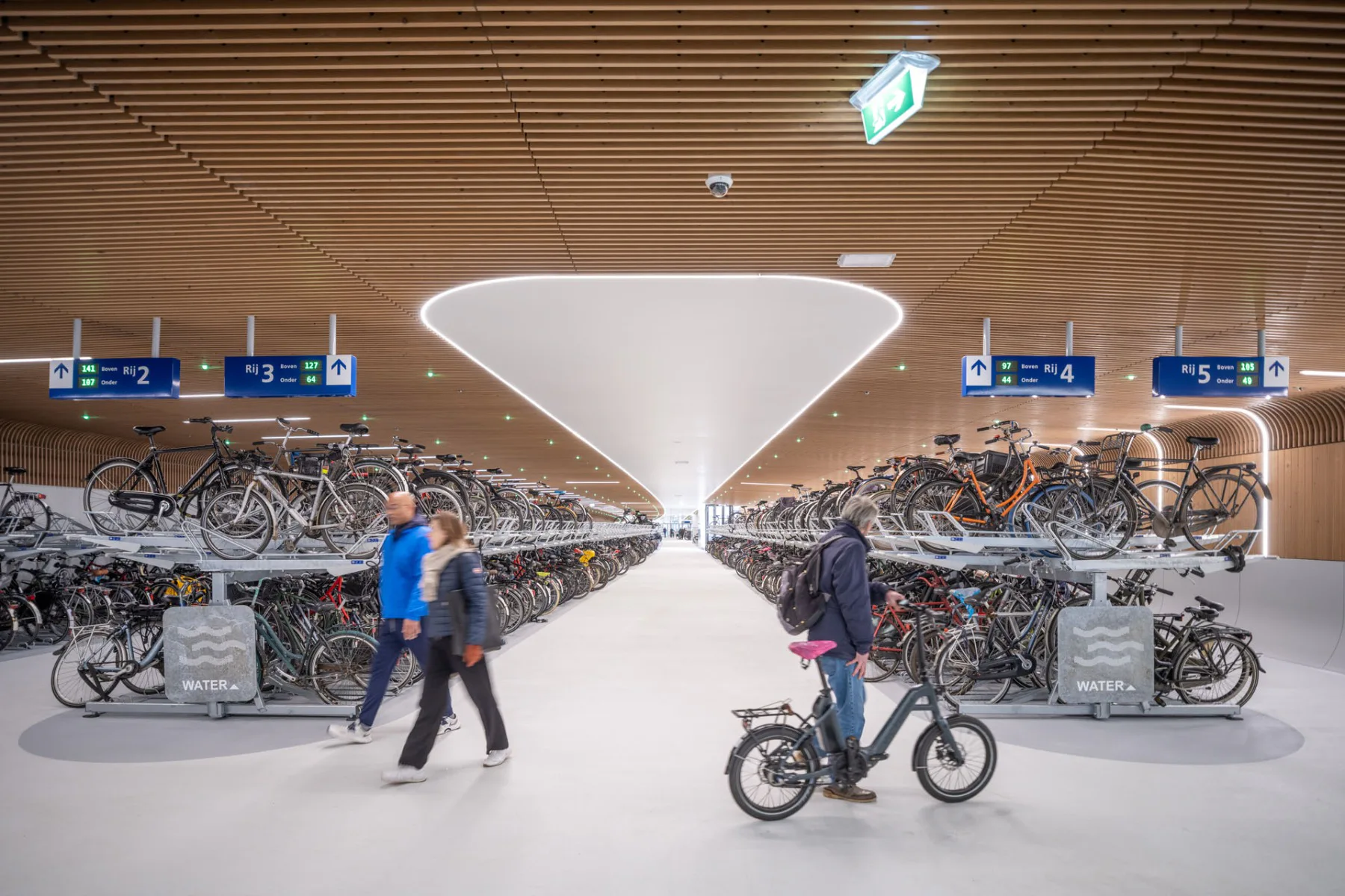Der unterirdische Stellplatz IJboulevard bietet Platz für mehr als 4000 Fahrräder.
