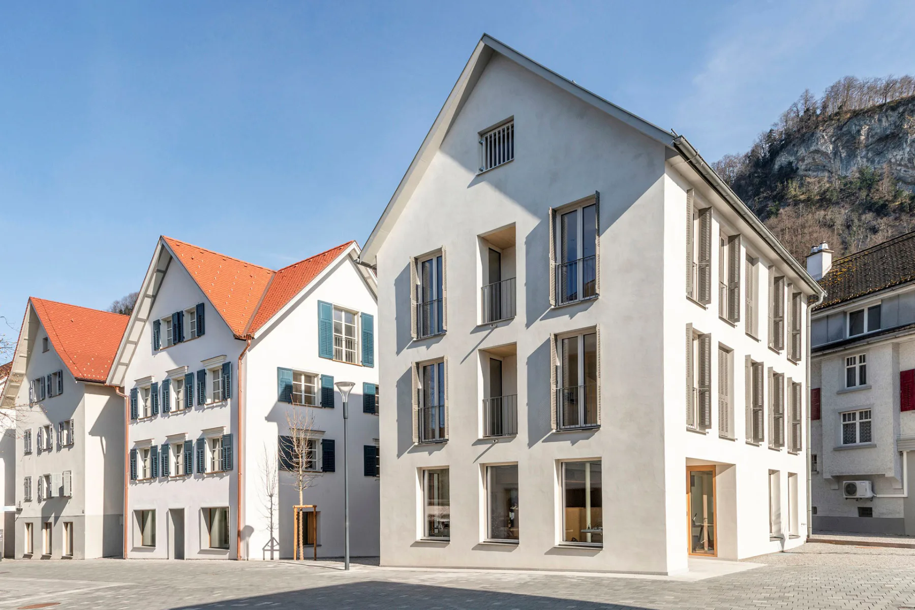 Sensible Sanierung, Nachverdichtung und Freiraumgestaltung verwandelten die Hohenemser Altstadt wieder in einen attraktiven Stadtraum.