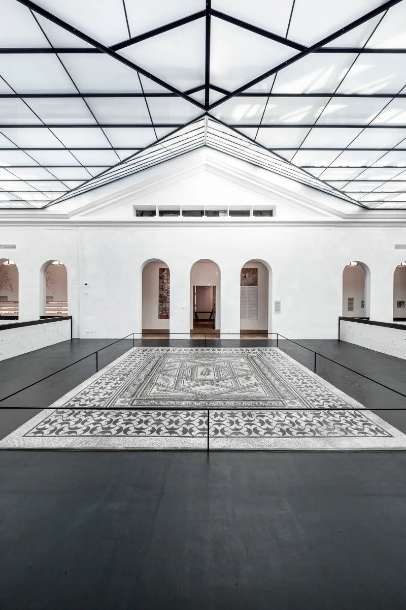 Ein neues Glasdach überdacht den Innenhof des Kärnten Museum.
