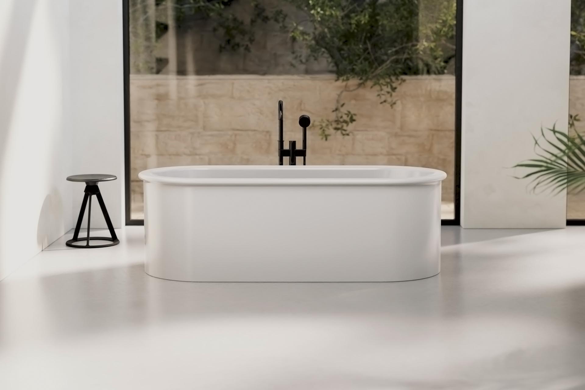 Das vollkommen symmetrische Design der freistehenden, ovalen Badewanne der Kollektion BetteSuno wirkt klar und harmonisch. Der oben auskragenden Rand dient als Ablagefläche für Arme, Kopf und Badutensilien und kann auch mal als Haltgriff dienen.