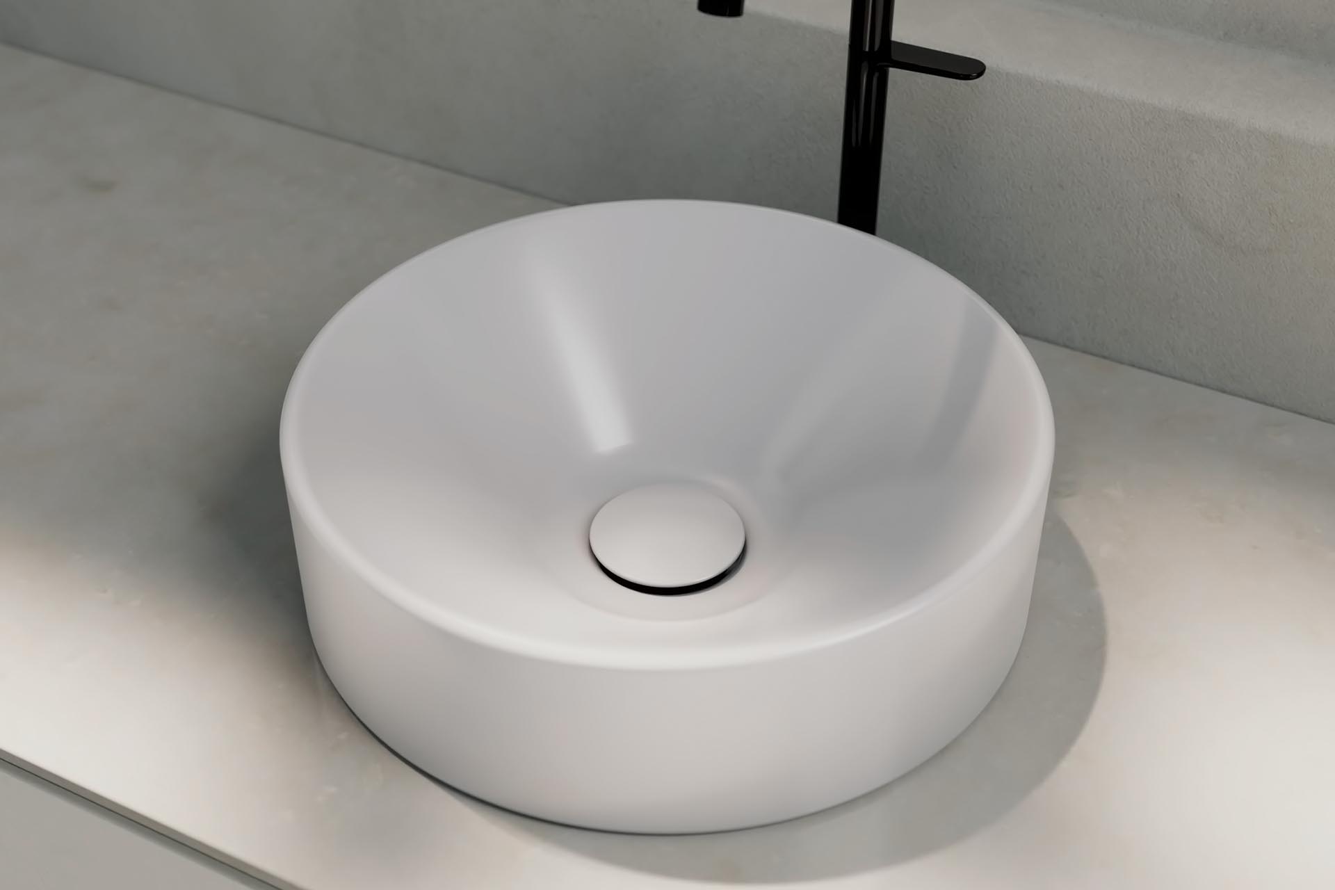 Die Oberflächen, Kanten und Rundungen der BetteSuno Waschtisch-Schale sind extrem präzise, glatt und eben. Diese Leichtigkeit im Design, kombiniert mit hoher Robustheit und Hygiene, lässt sich im Bad besonders gut mit glasiertem Titan-Stahl erreichen.