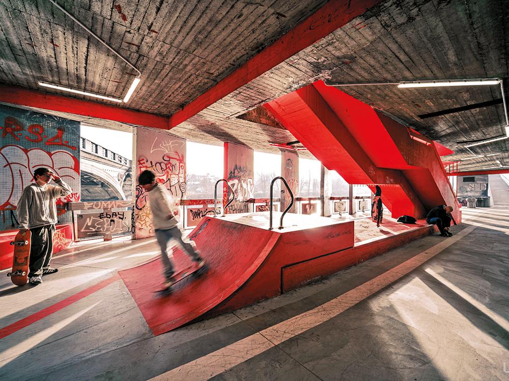 In Prag verwandeln U/U Studio und Replace zwei heruntergekommene Fußgängertunnel in lebendige Orte für Sport und Subkultur.