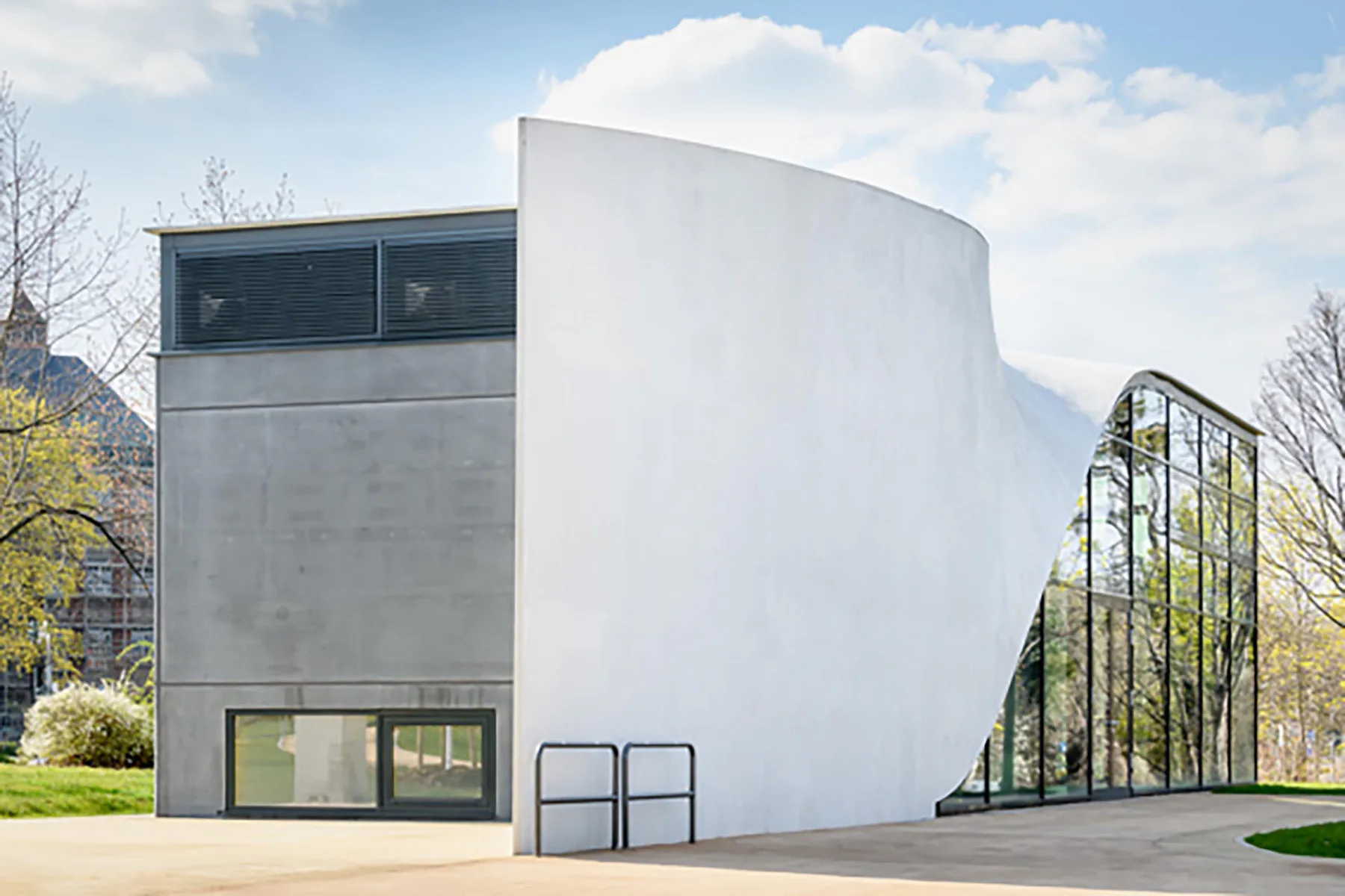 Combar Bügel und Stäbe sichern die Tragstruktur beim Cube Dresden, dem weltweit ersten Gebäude aus Carbonbeton.