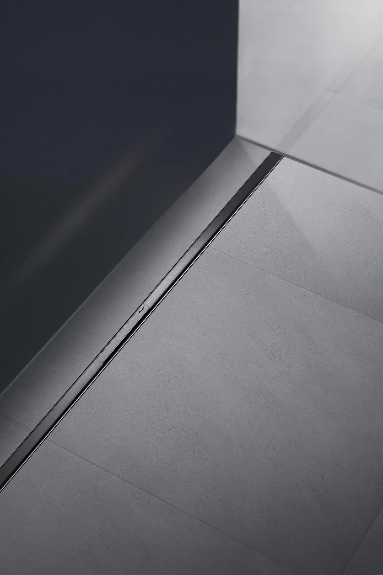 Auch die neue Duschrinne CleanLine50 ist in der Farbe Schwarz matt erhältlich und setzt edle Akzente im Duschbereich.