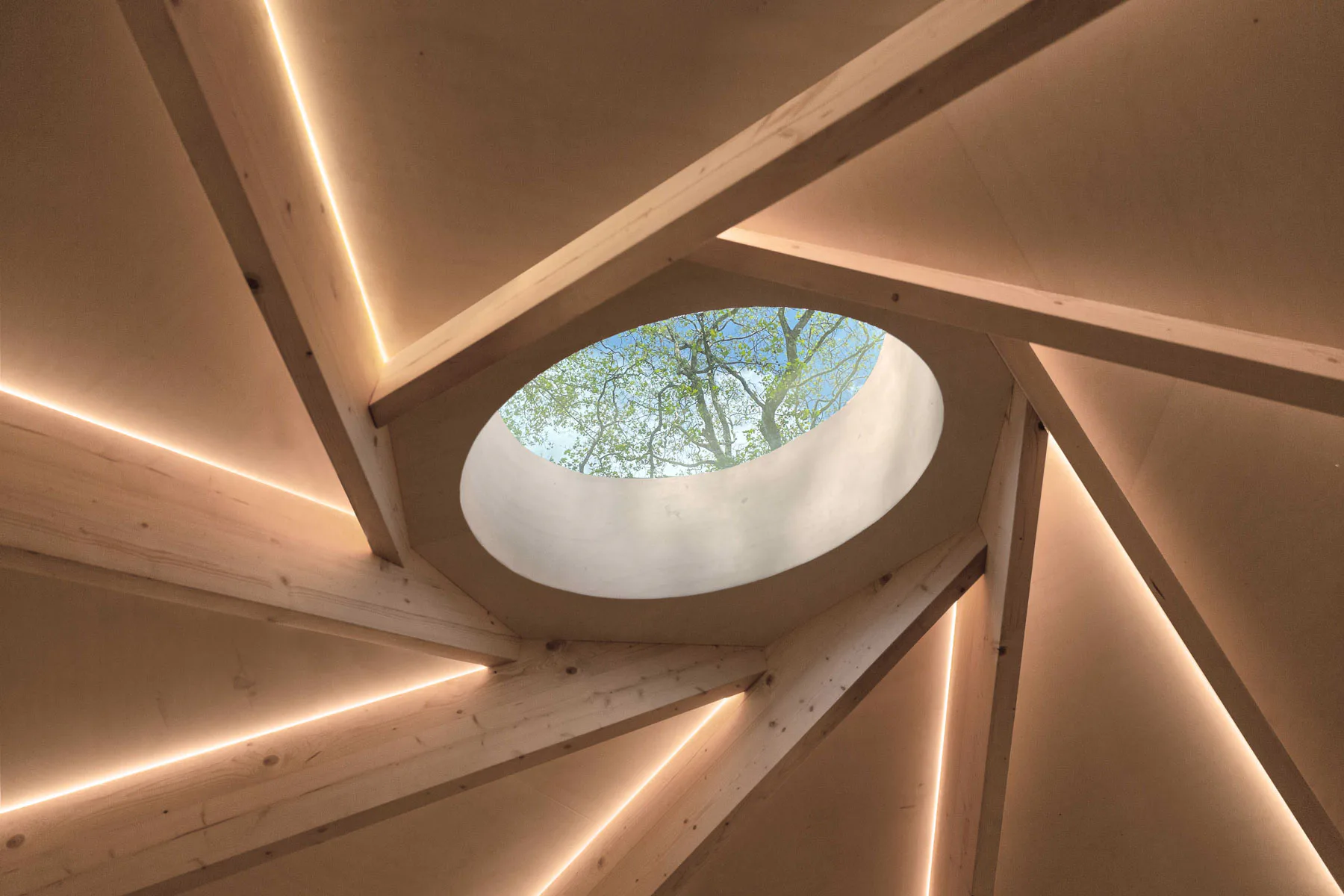 Zentrales Oberlicht des Gartenzimmers