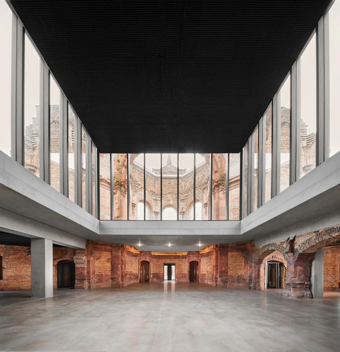 Ausbau der Trinitatiskirchruine zum Jugendzentrum von Code Unique
