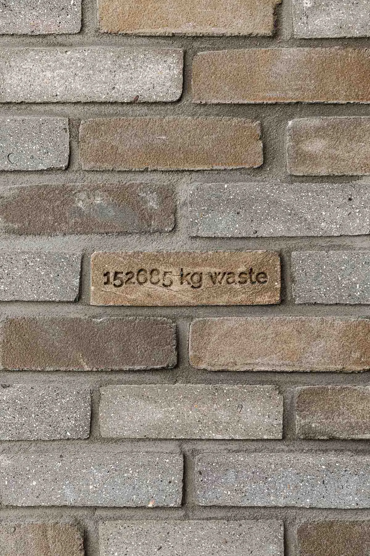 Eigens für die Fassaden und Eingangshallen entwickelten die Architekten einen neuen Recyclingziegel.
