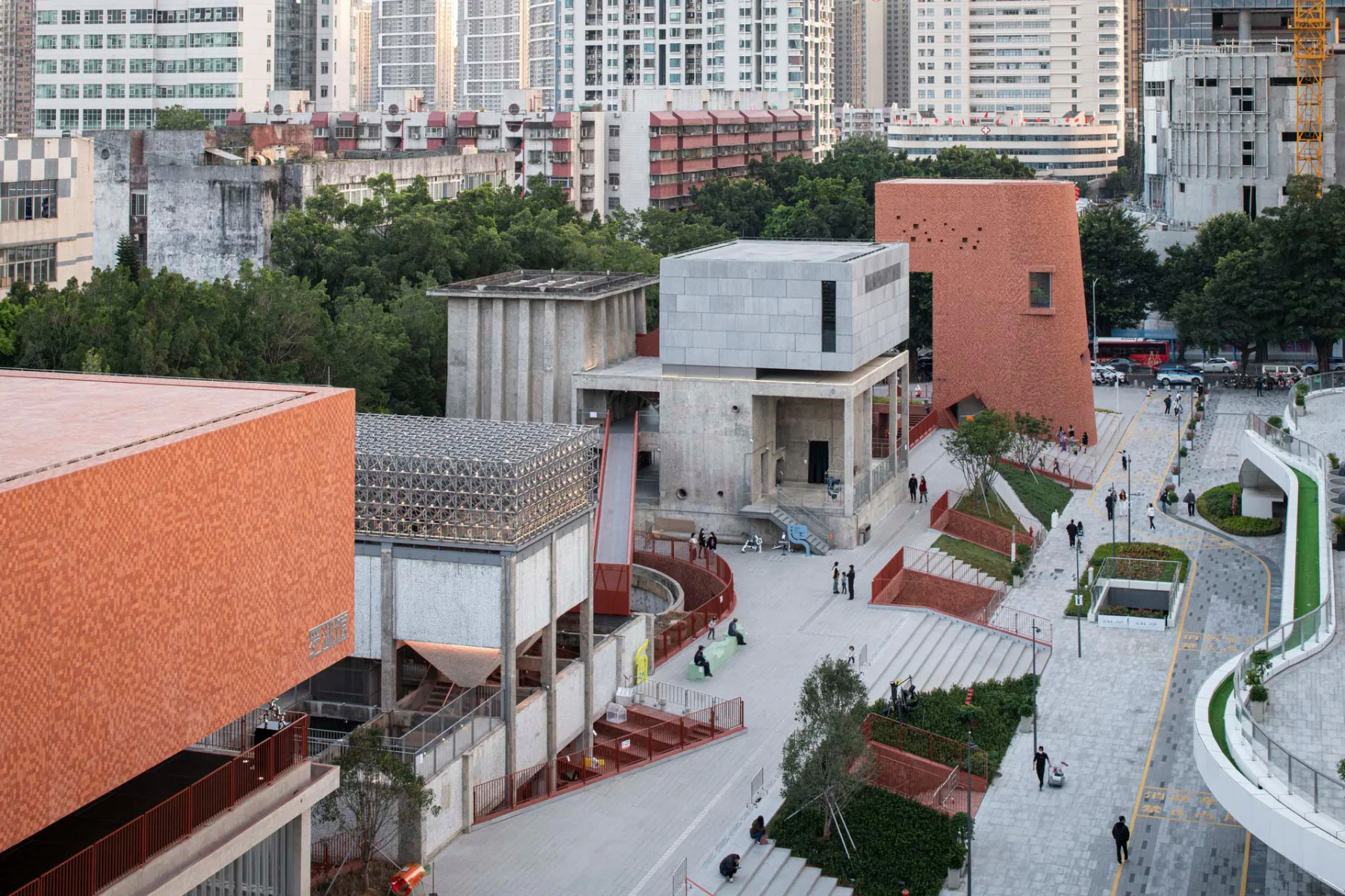 Im chinesischen Shenzhen hat Urbanus ein ehemaliges Brauereigelände zum Schauplatz der Shenzhen-Hong-Kong-Biennale umgestaltet.