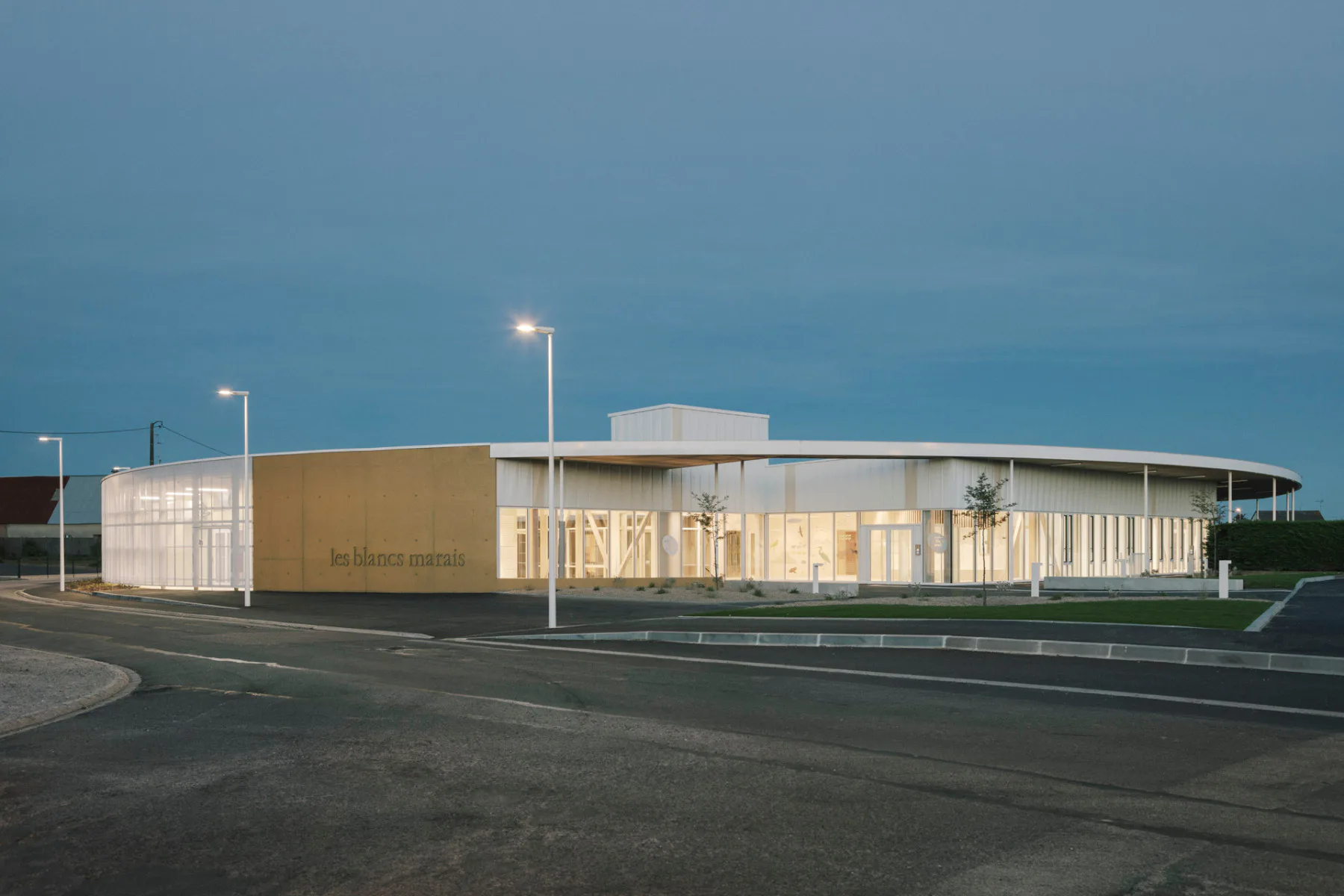 Schule und Kindergarten Les Blancs Marais