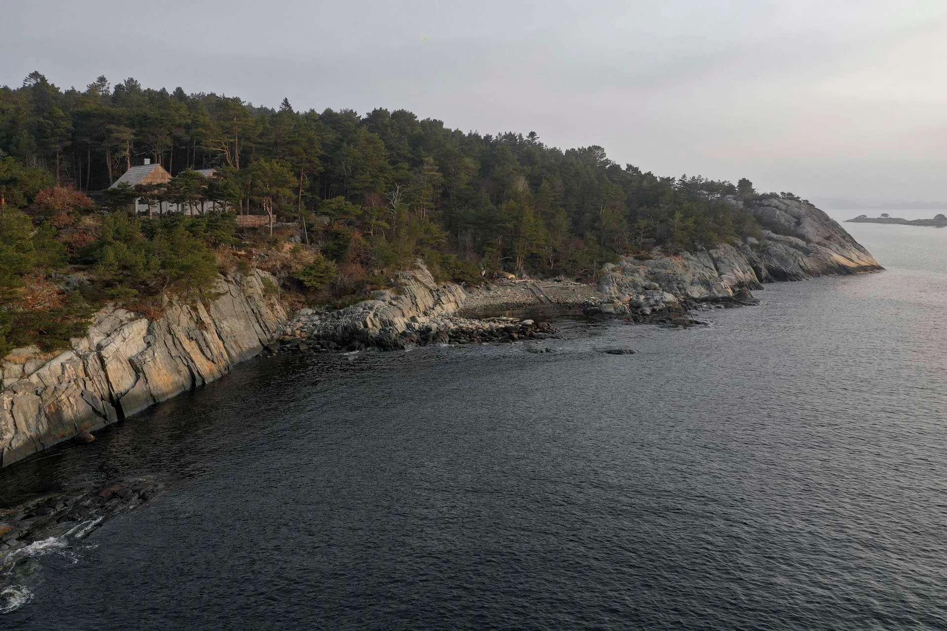 Kleines Haus in wilder Landschaft: Saltviga House liegt unweit des Orts Grimstad an der norwegischen Südküste.