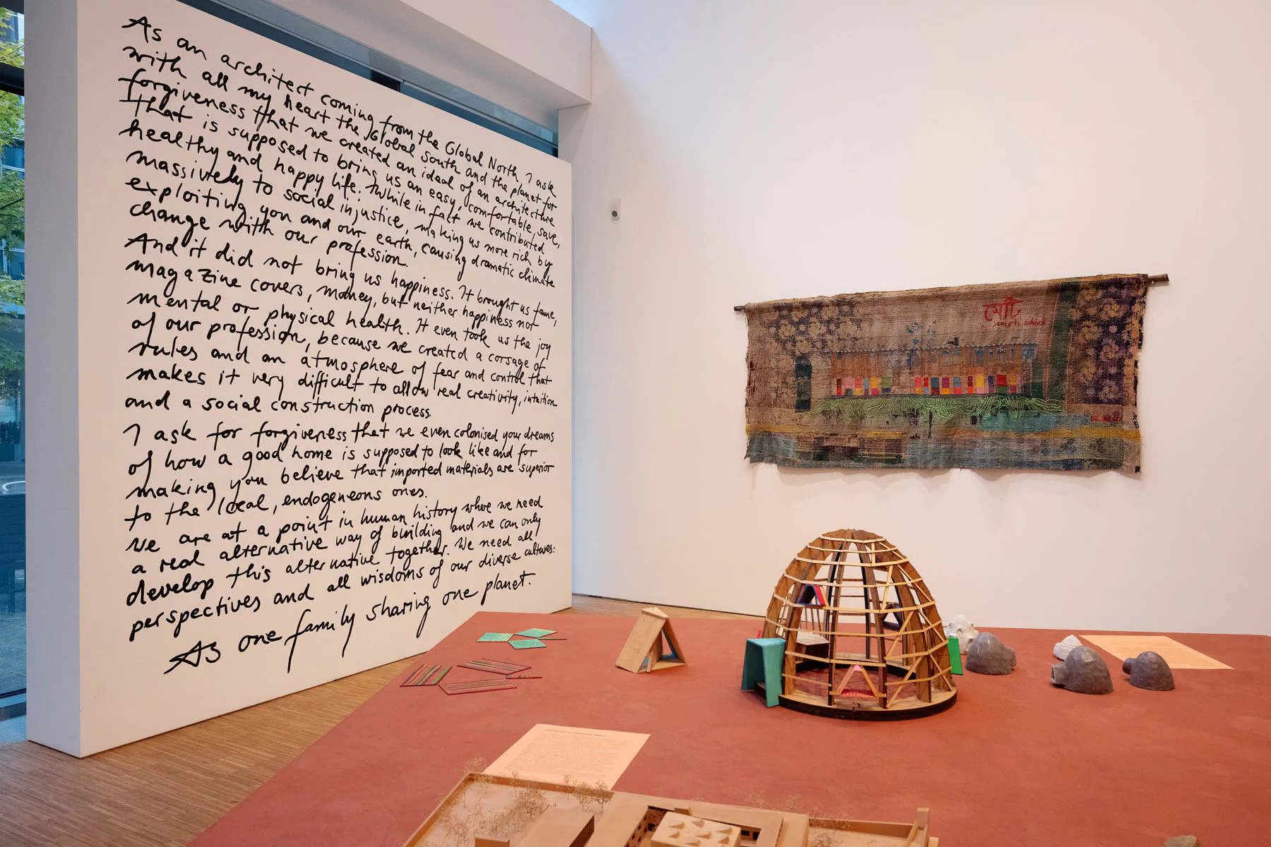 Ausstellungsansicht Anna Heringer „One Planet, One Family“, DG Kunstraum 2023