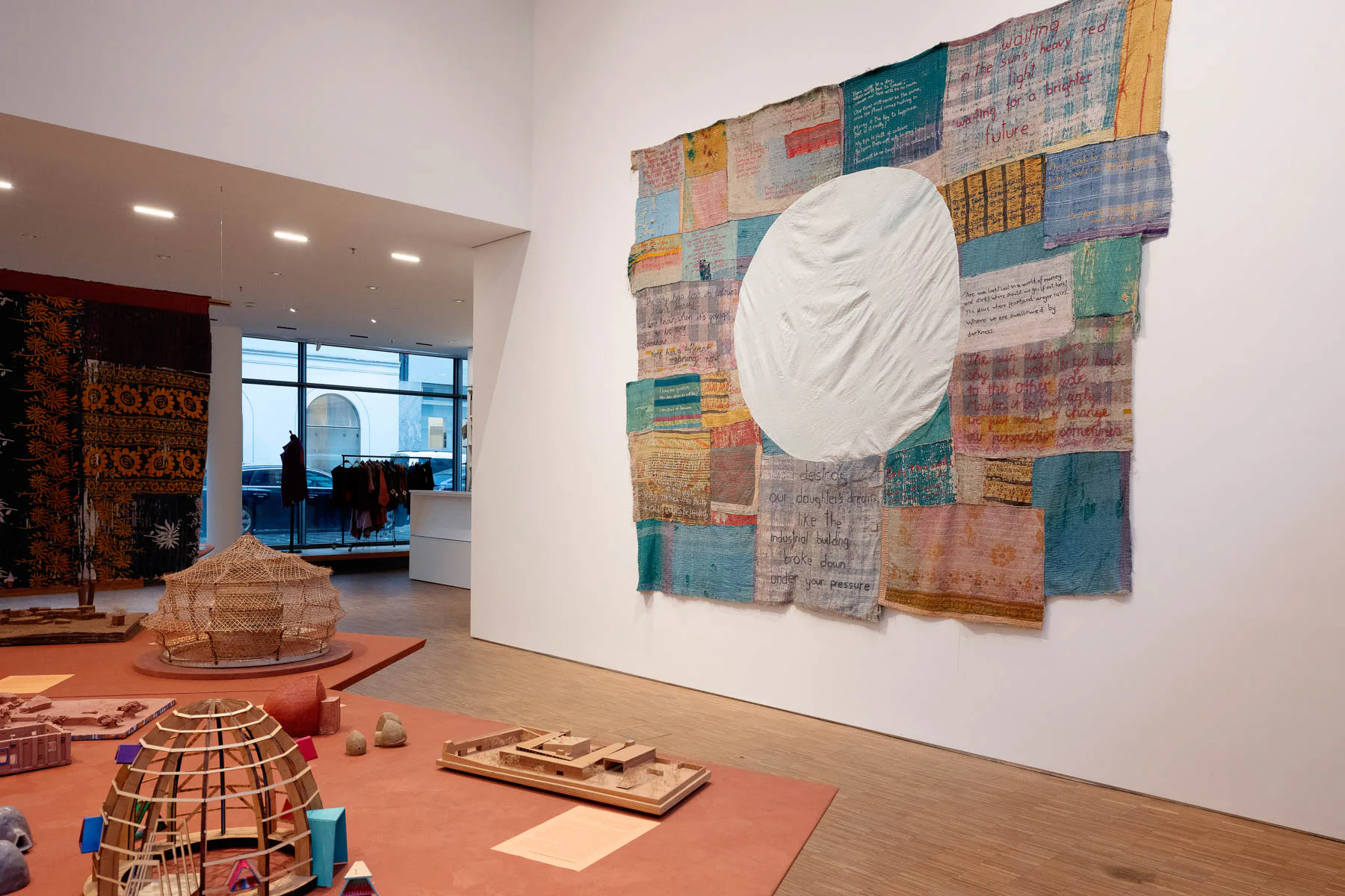 Ausstellungsansicht Anna Heringer „One Planet, One Family“, DG Kunstraum 2023