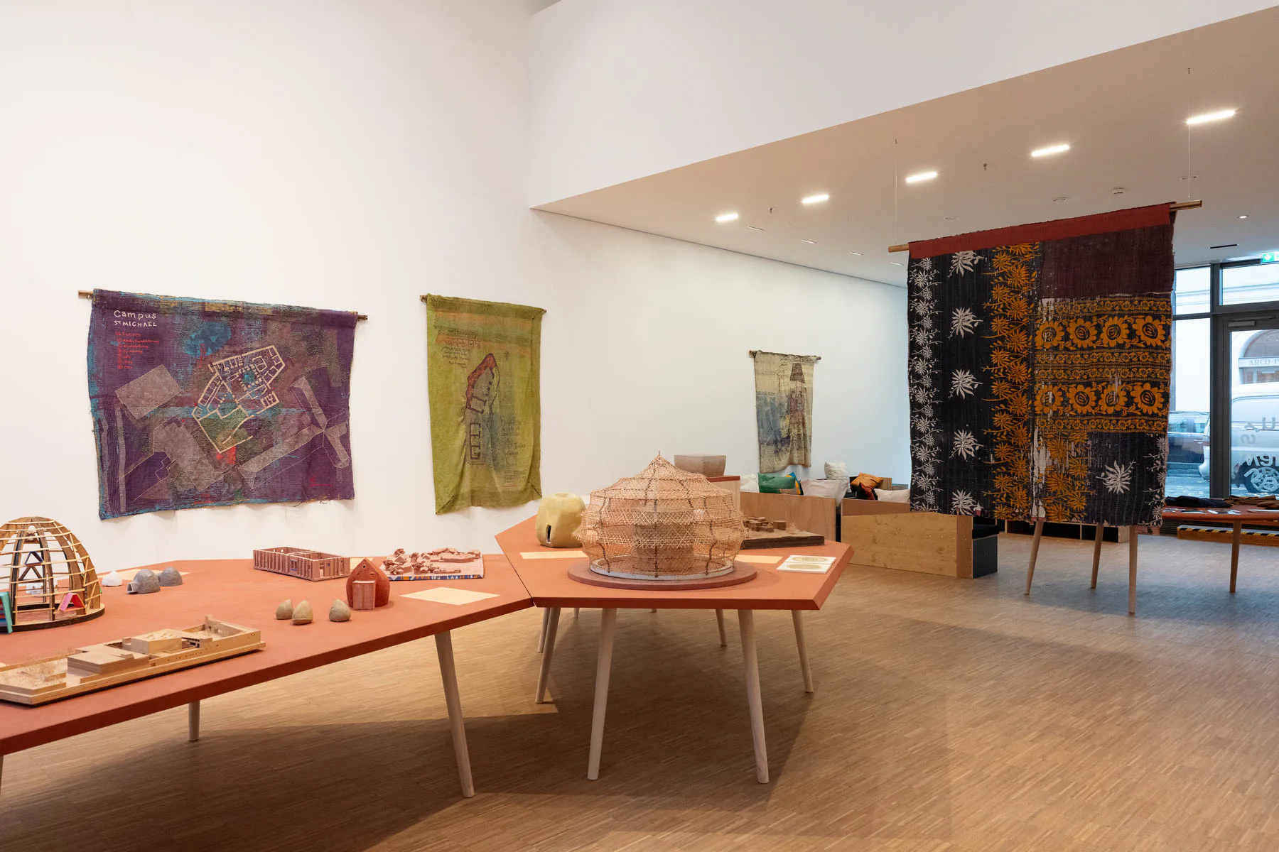 Ausstellungsansicht Anna Heringer „One Planet, One Family“, DG Kunstraum 2023