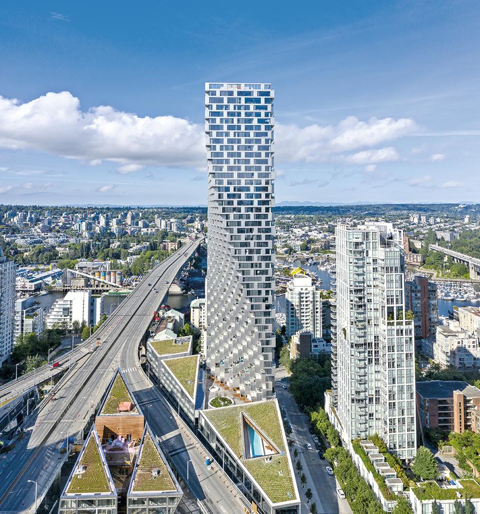 Der 150 m hohe Wohnturm Vancouver House von BIG wurde 2020 fertiggestellt. Er schafft 60 000 m2 Nutzfläche auf der bisherigen Brachfläche an der Granville Street Bridge in Vancouver.